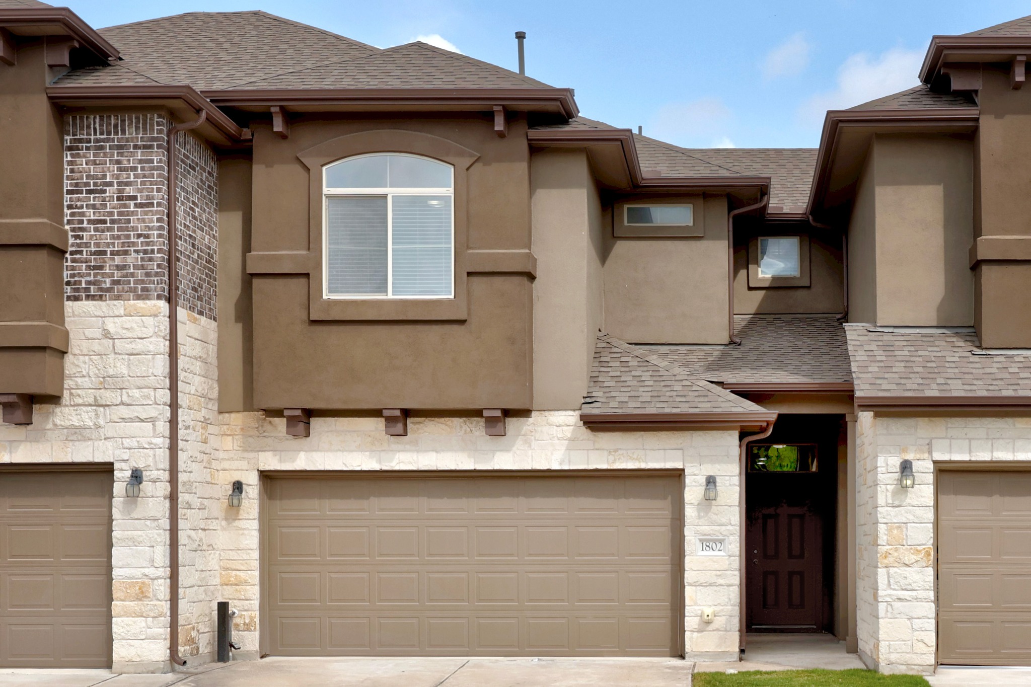 2880 Donnell Dr 1802 — photo