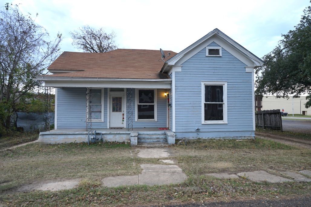 107 S Crockett Ave — photo