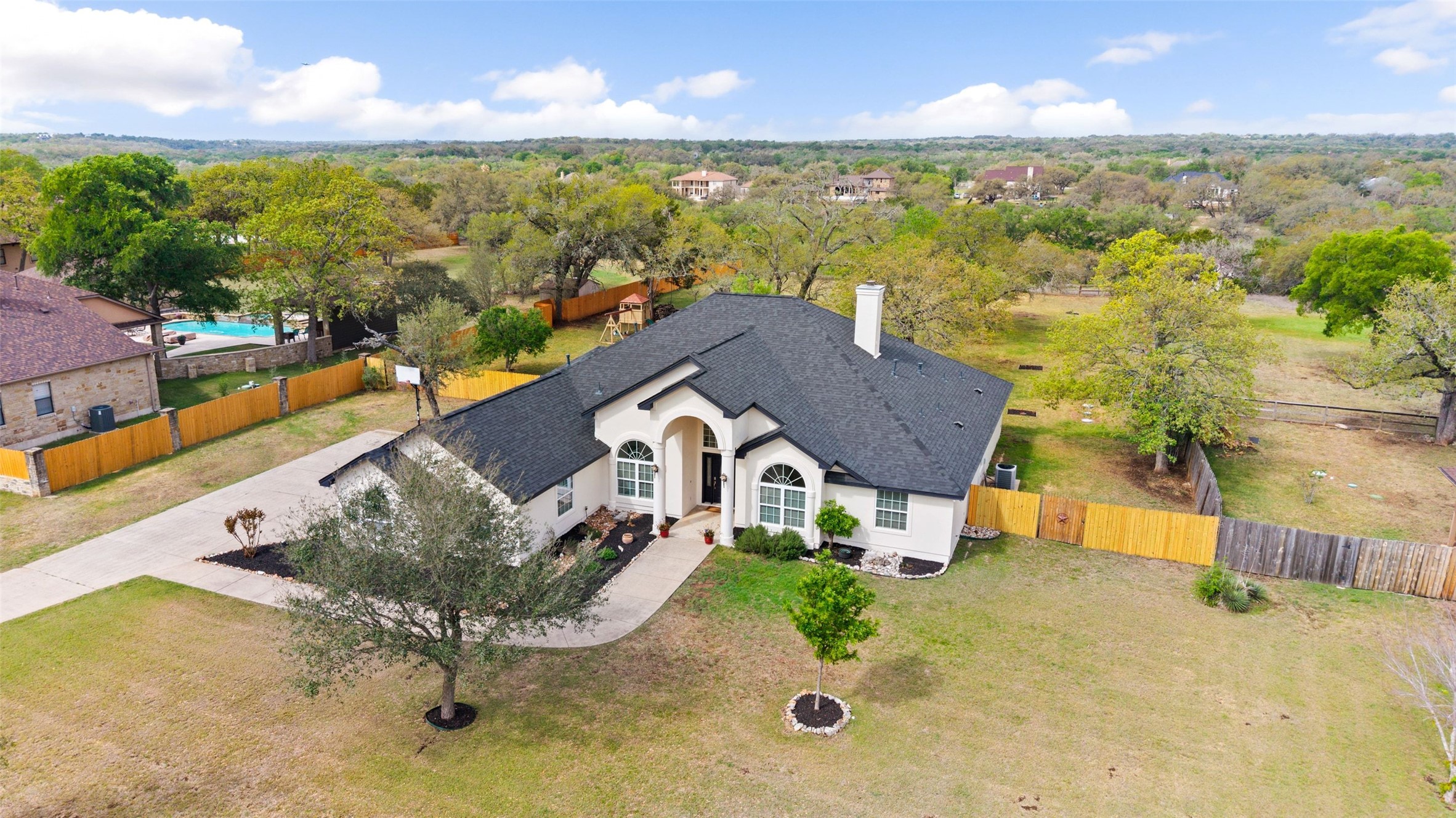 744 W Bartlett Dr — photo