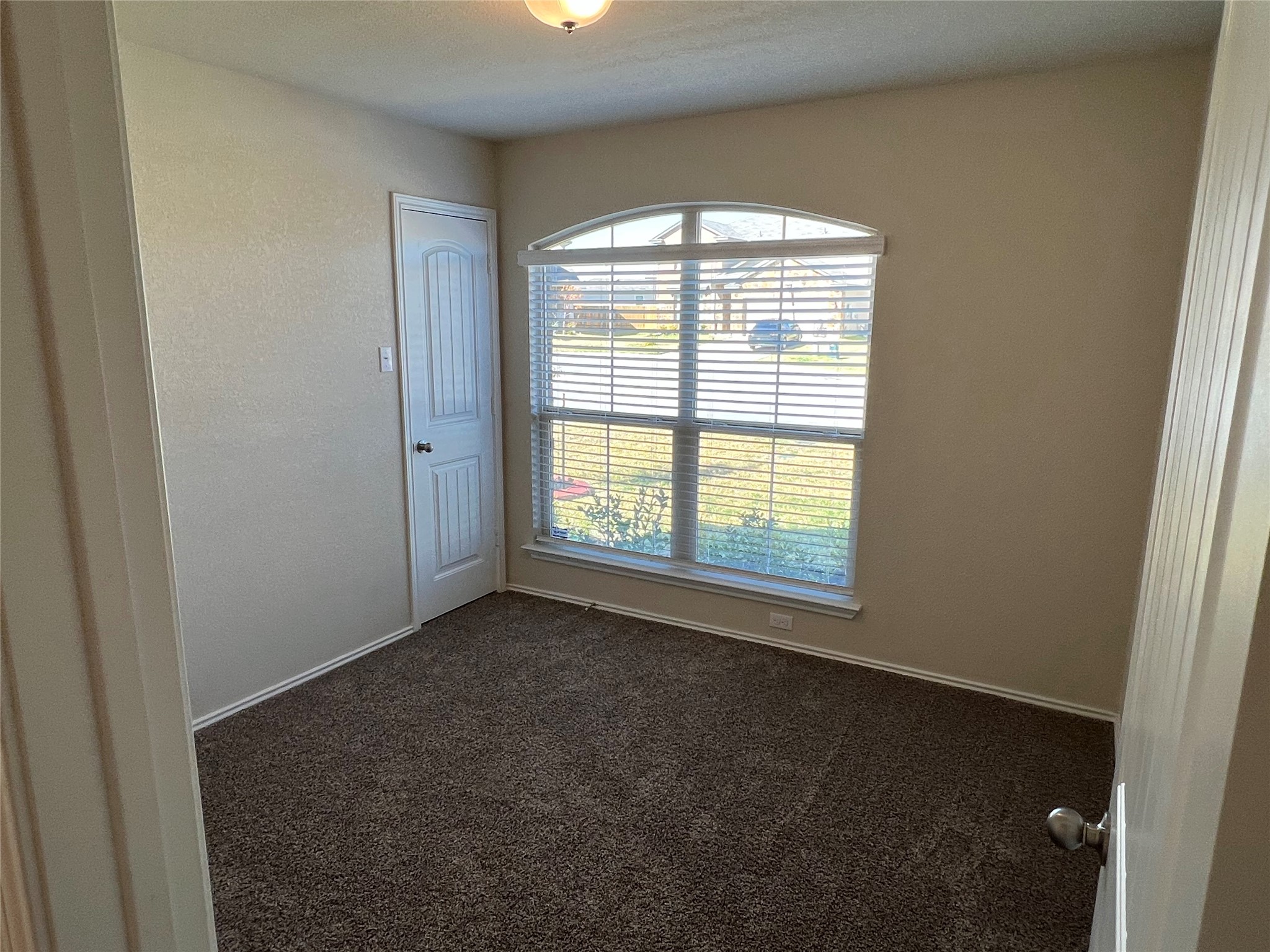 1140 Ibis Falls Loop, Jarrell, TX 76537 — photo 2