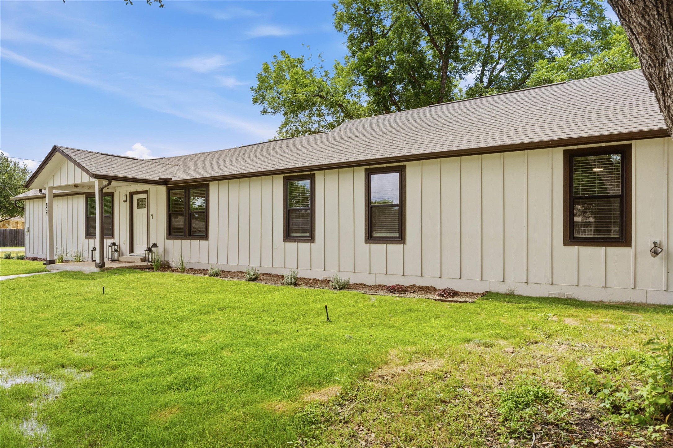 404 E Wolf Street, Granger, TX 76530 — photo 3