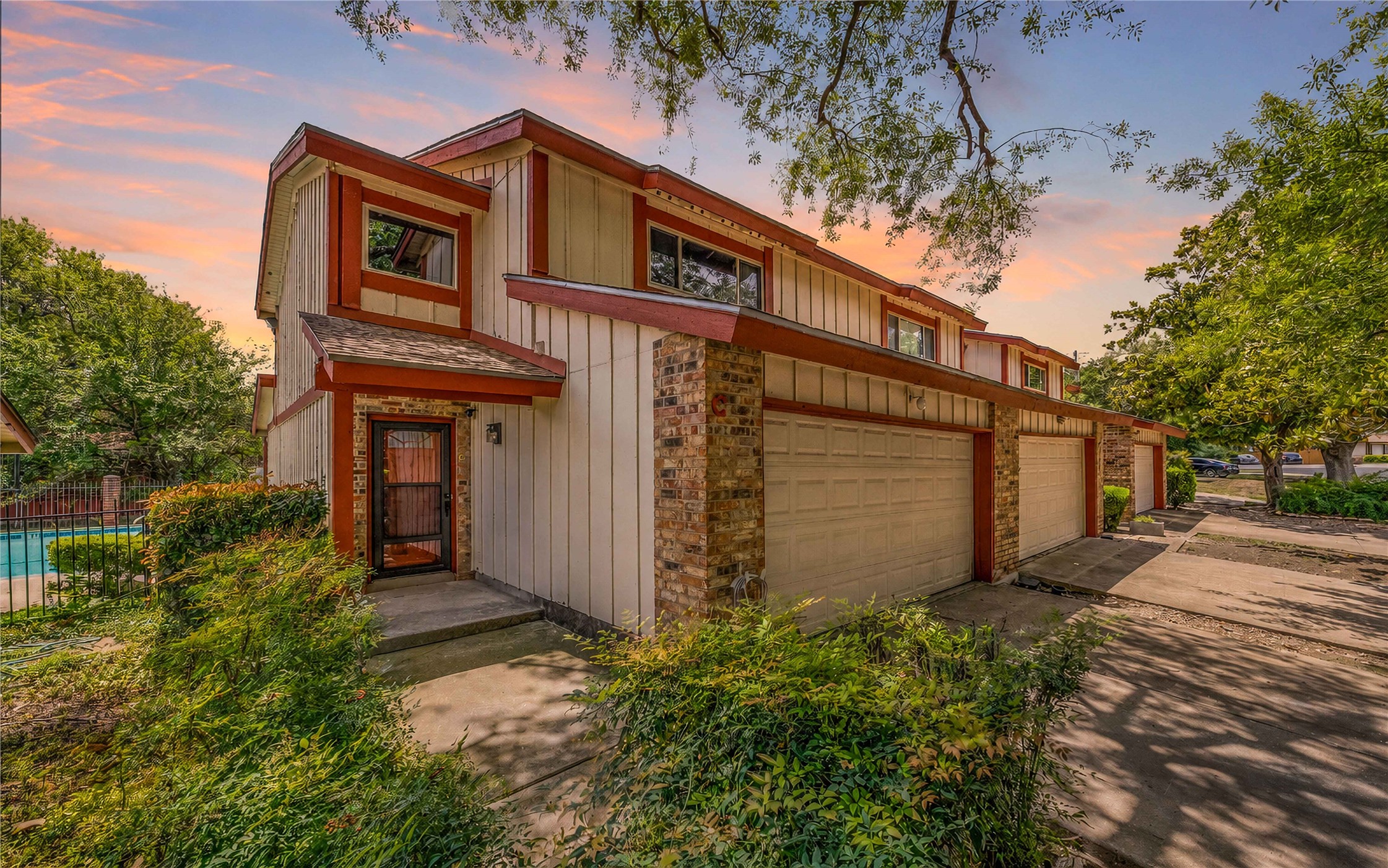 8903 Trone Cir C — photo