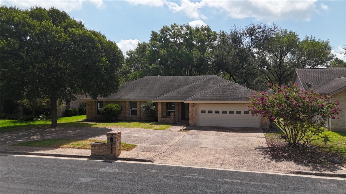 10403 Pinehurst Dr — photo