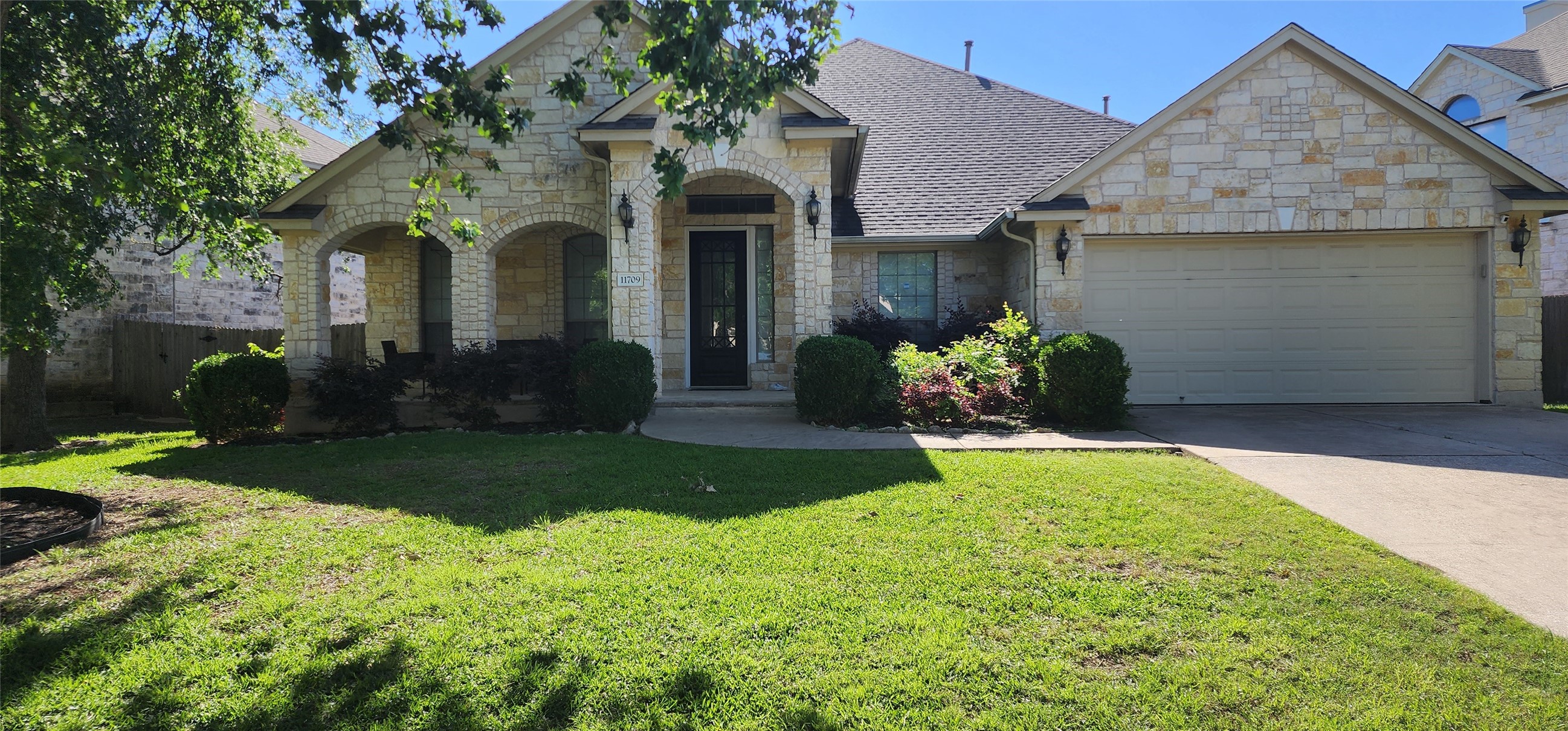 11709 Via Grande Dr — photo