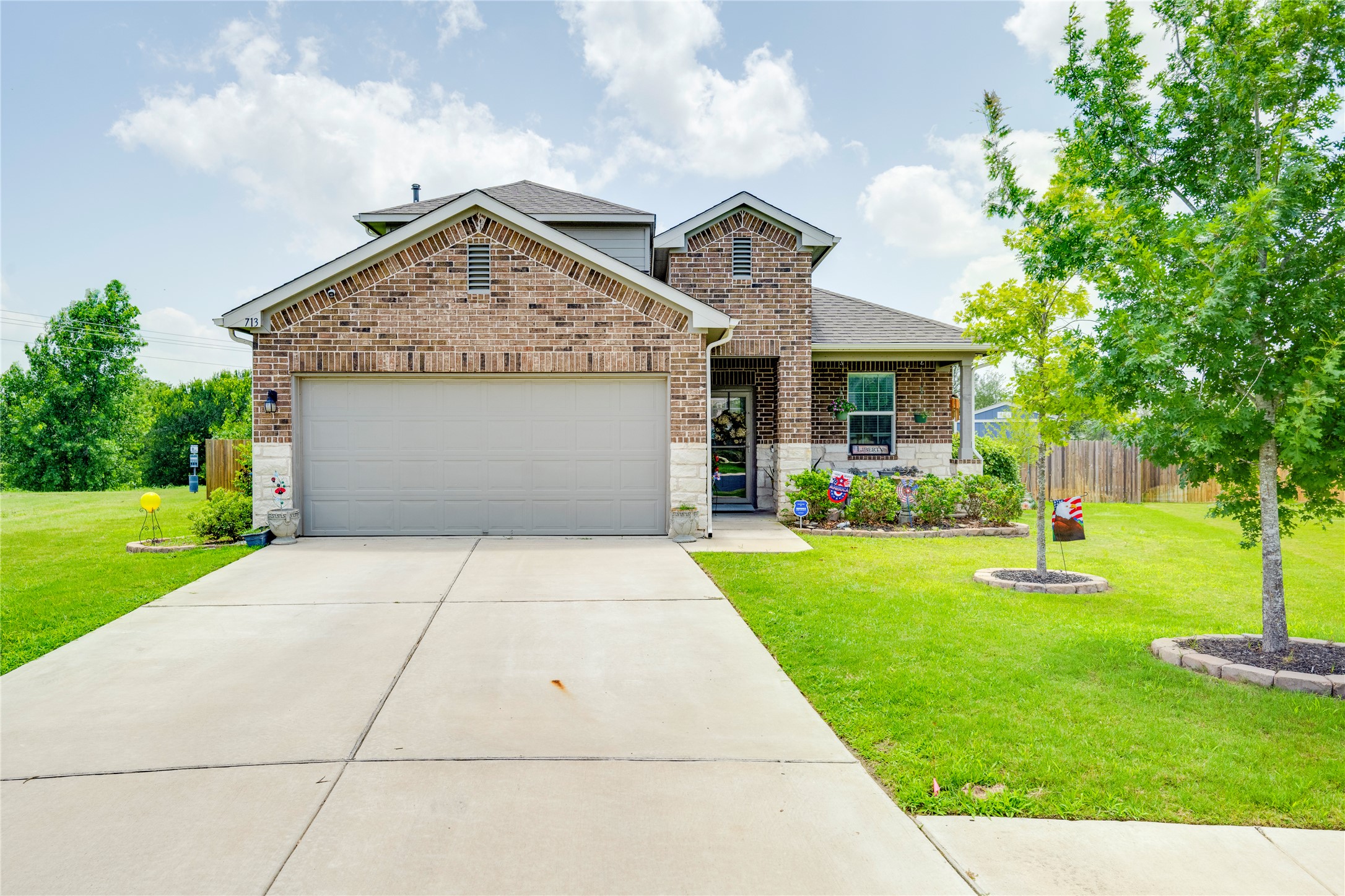 713 Bluffview Dr — photo