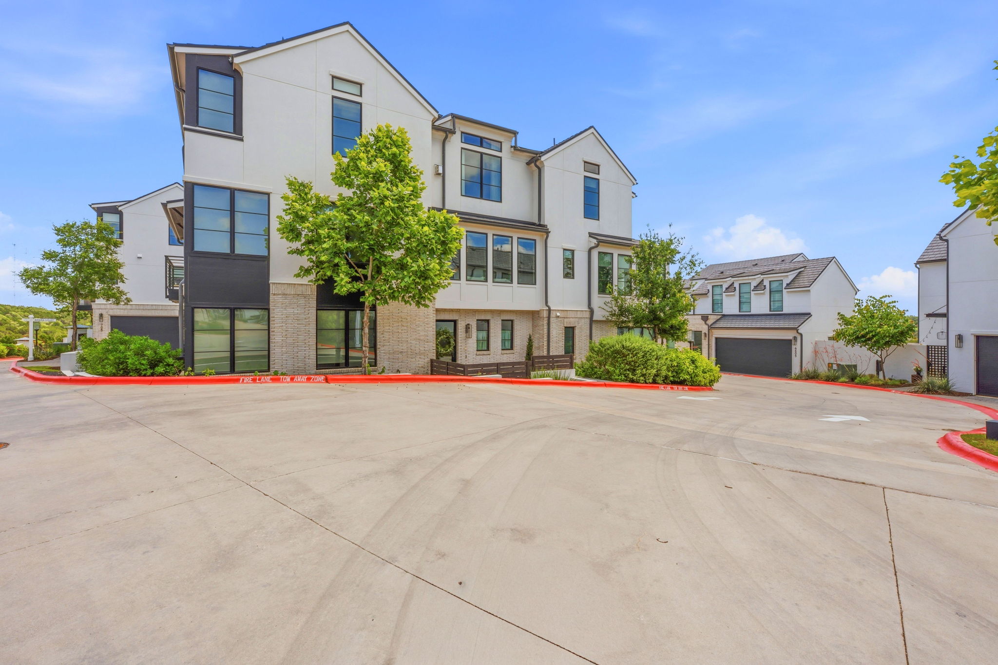 702 Ariana Ct — photo