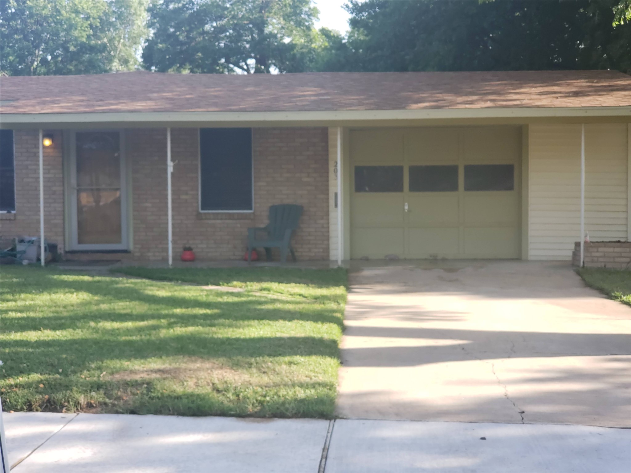 203 W Odell St W — photo