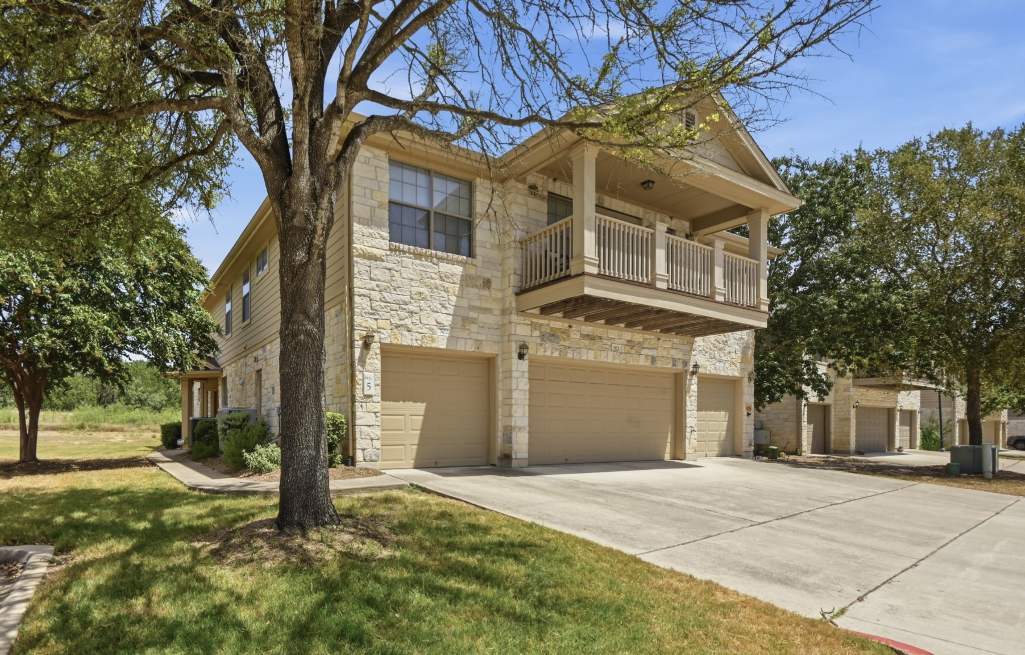 9201 Brodie Ln 502 — photo