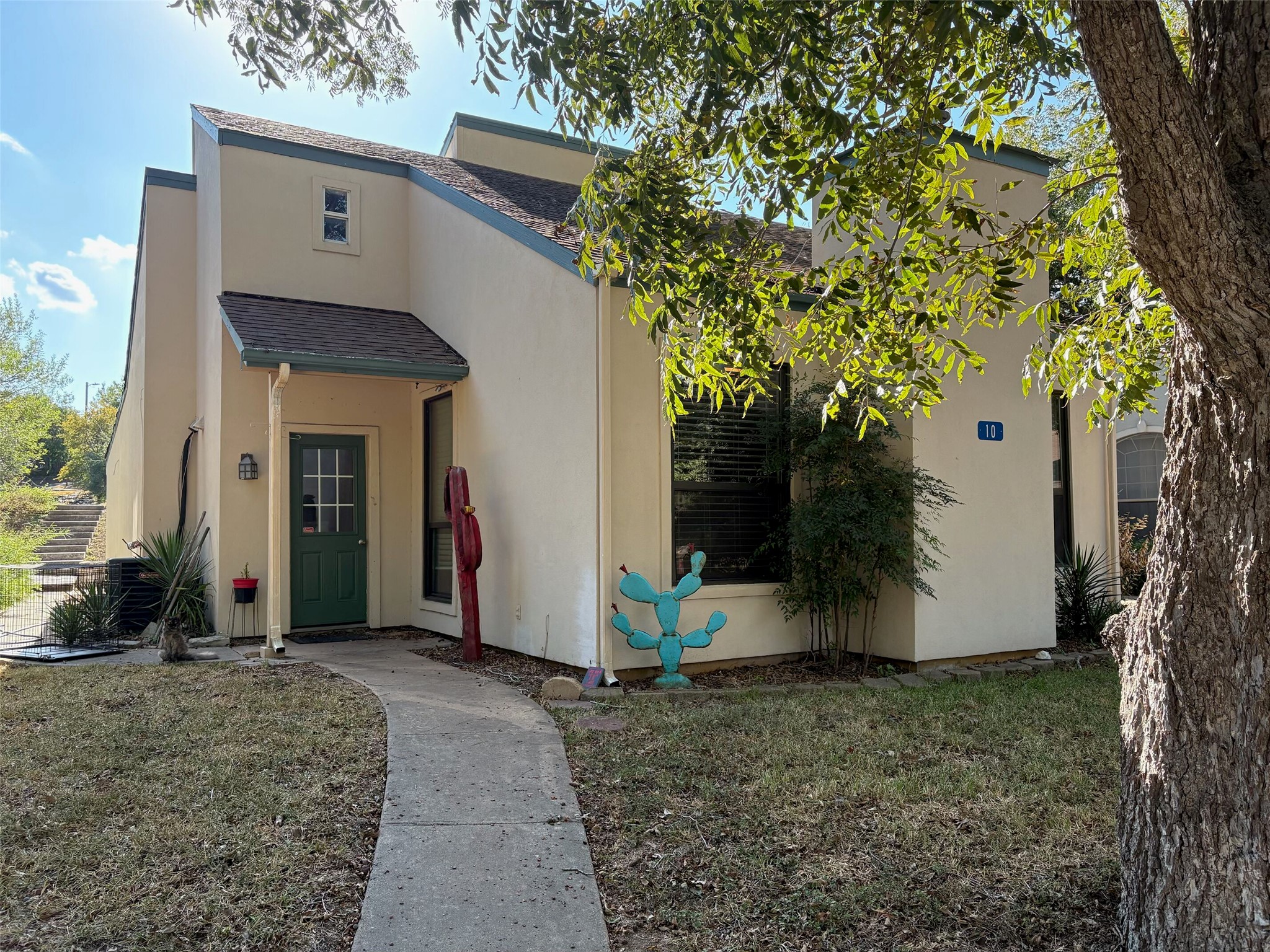 10 Townhouse Cir — photo