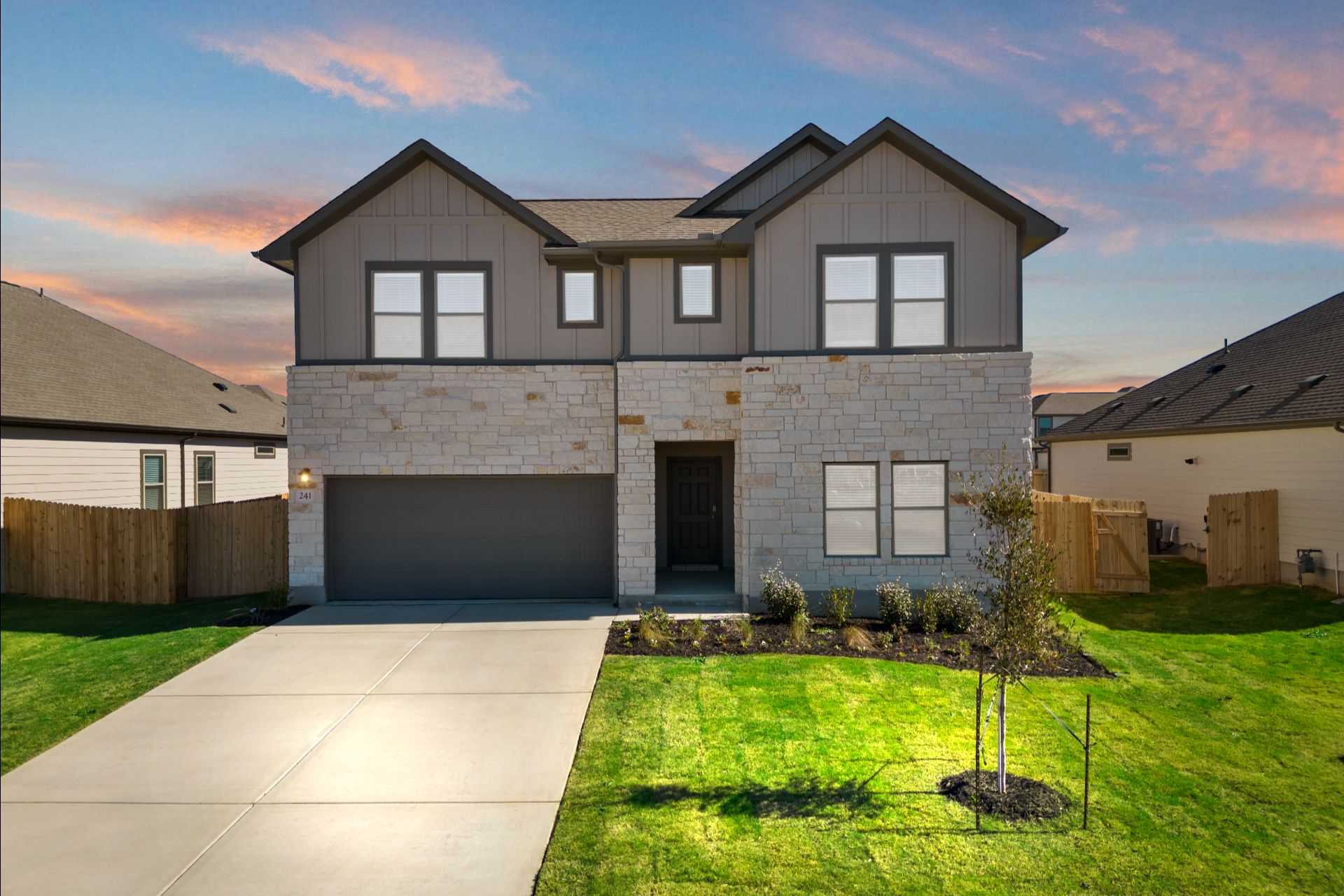 241 Red Tail Hawk Ln — photo