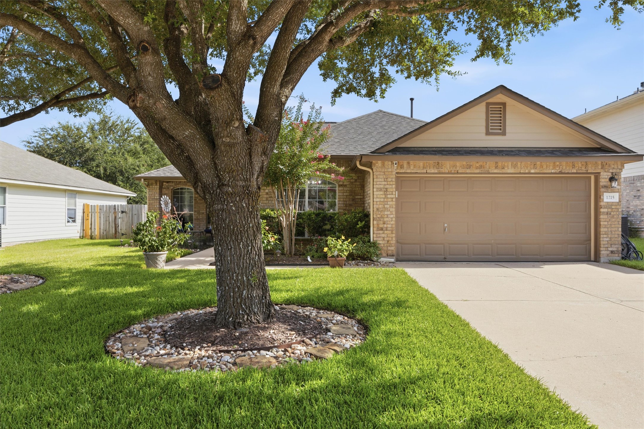 1215 Utopia Ln — photo
