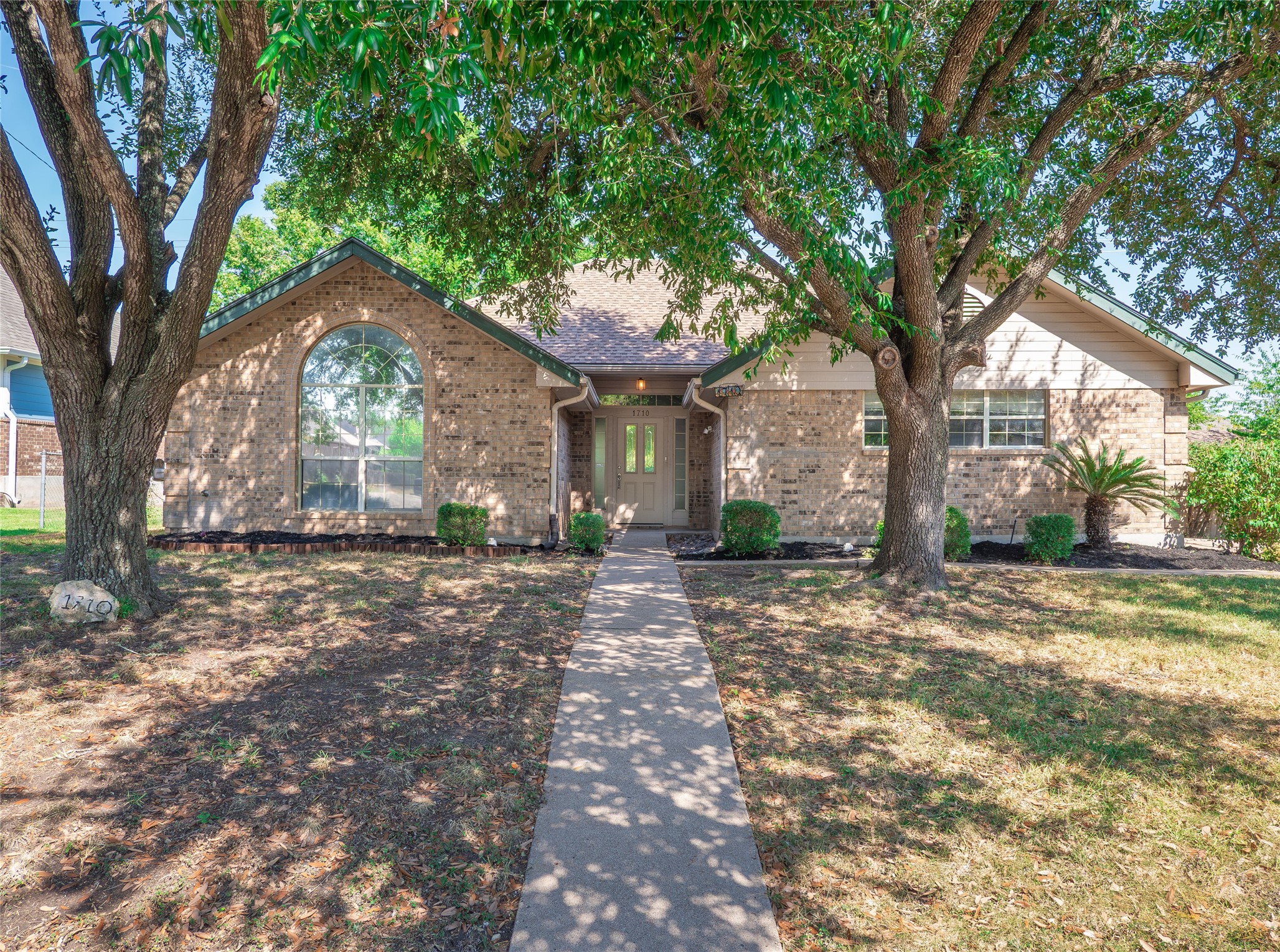 1710 Oaklawn Dr — photo