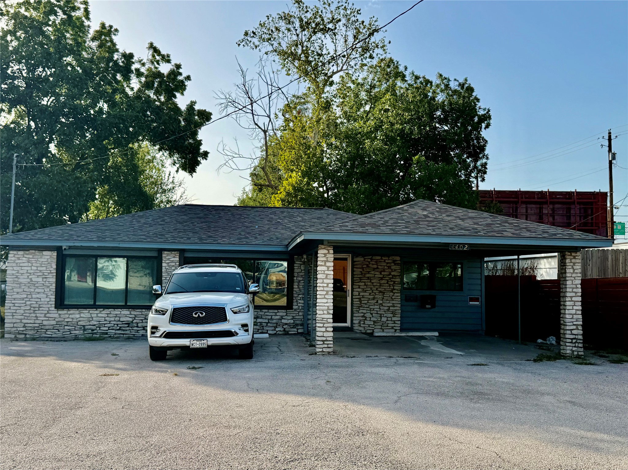 4402 Merle Dr — photo