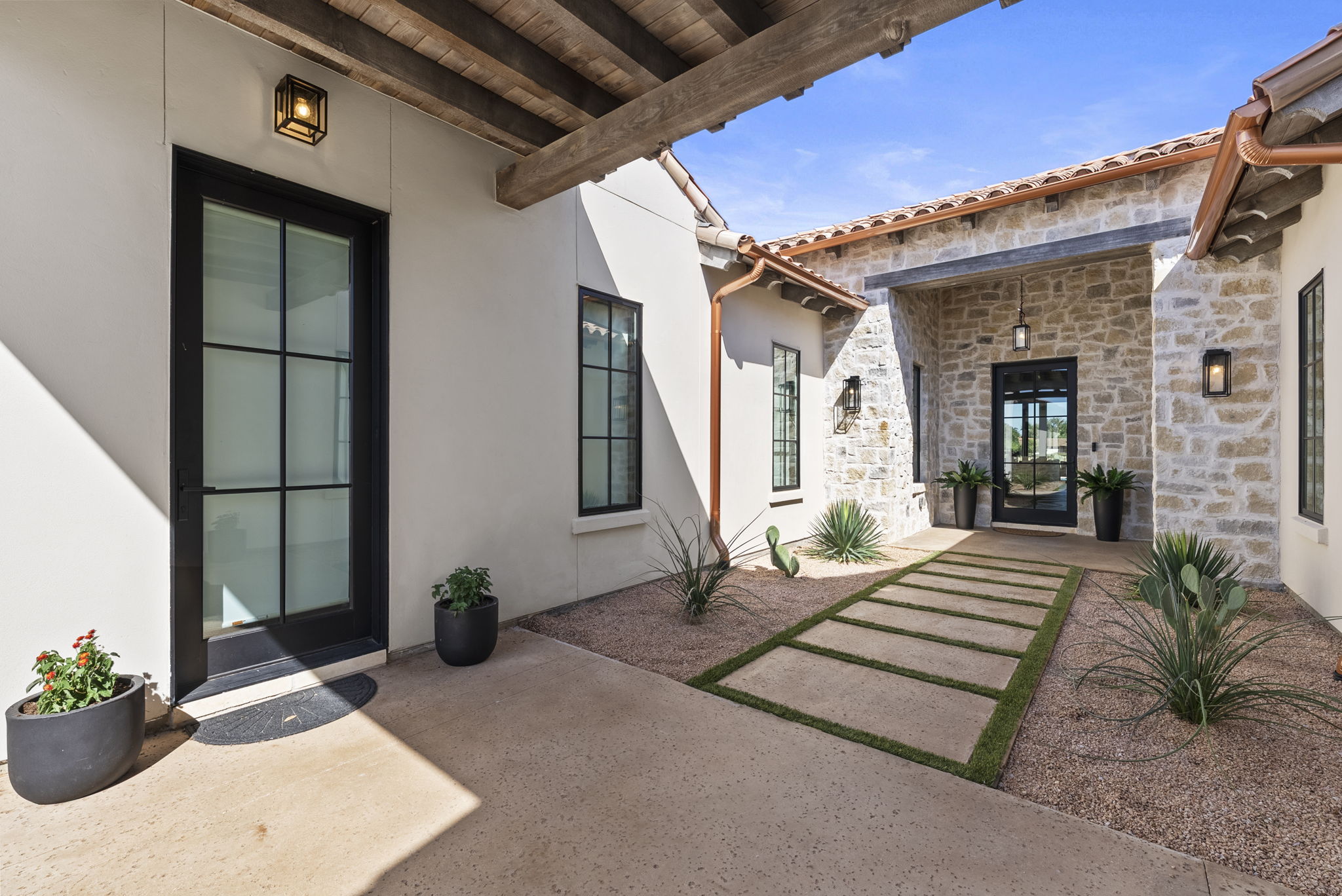 100 Encantada — photo