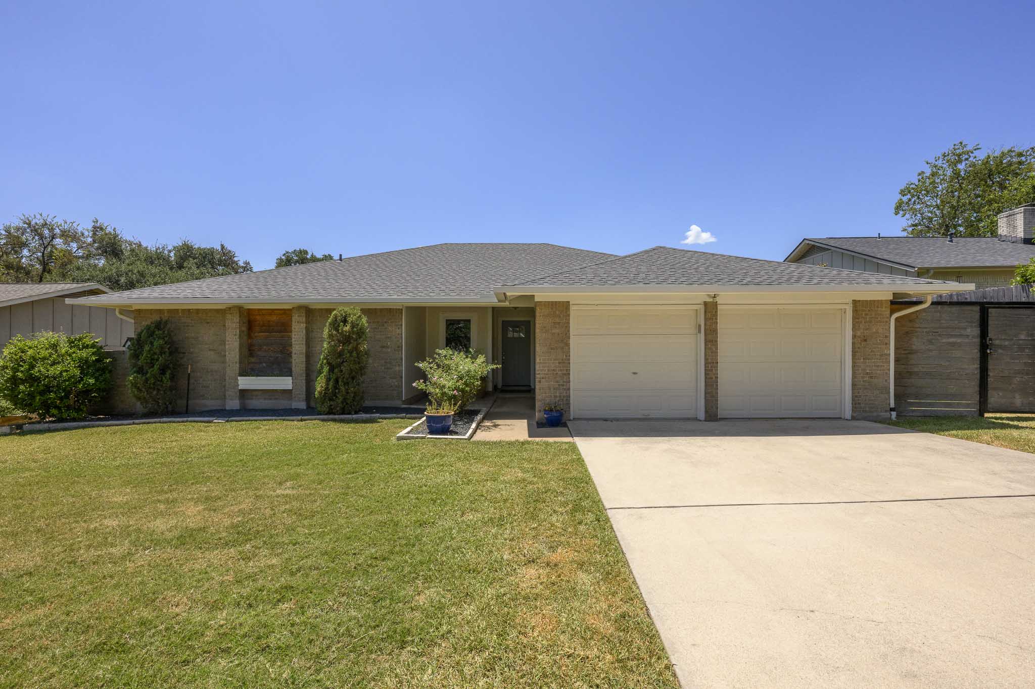 2717 Charlesworth Dr — photo
