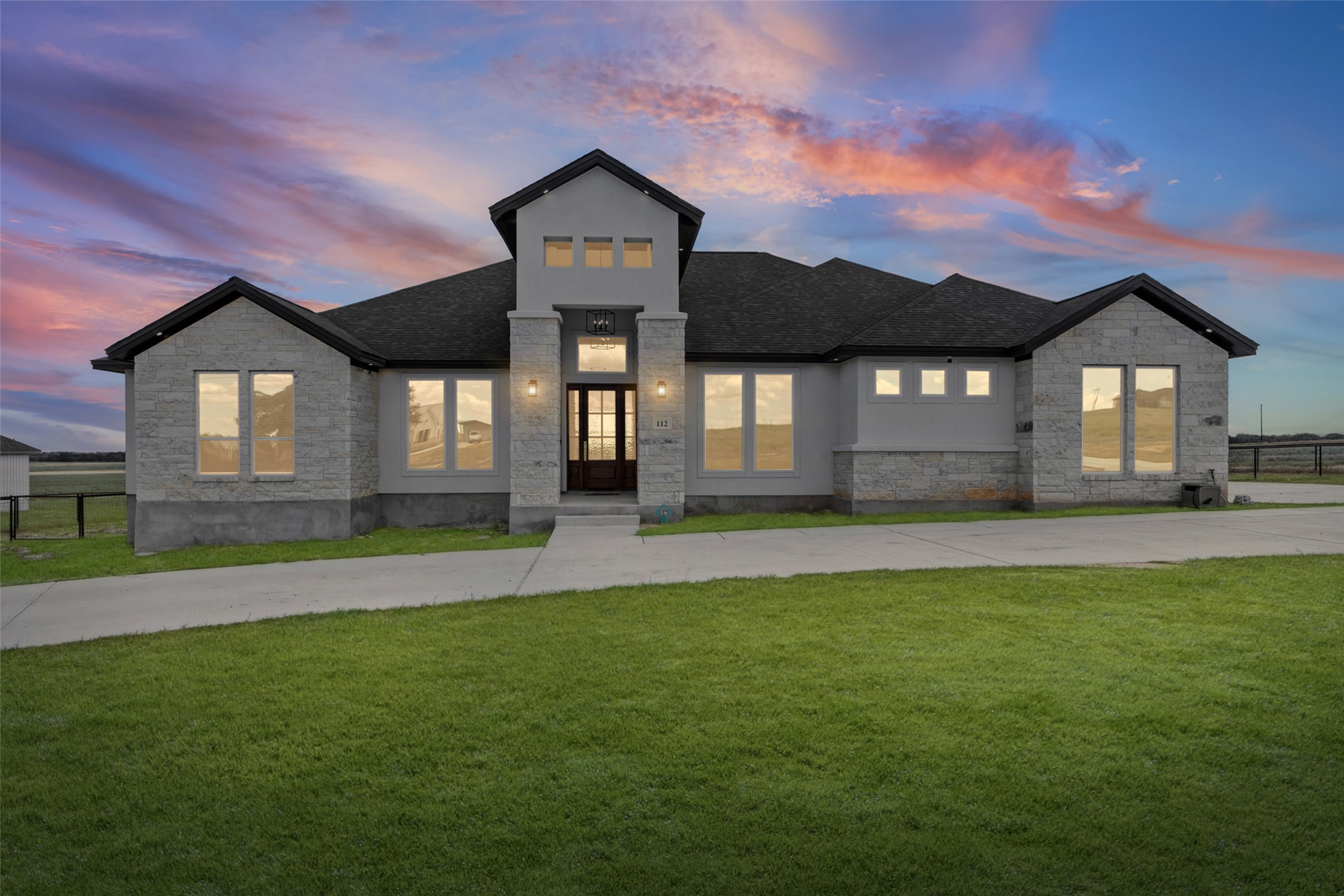 112 Pioneer Dr — photo