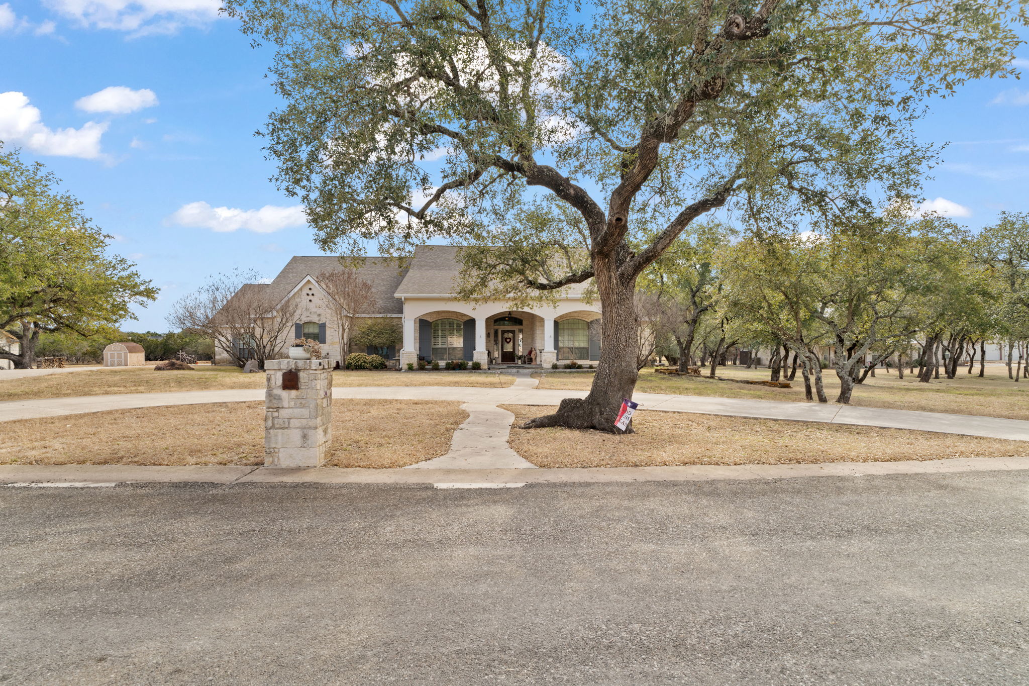203 Circle Oaks Dr — photo