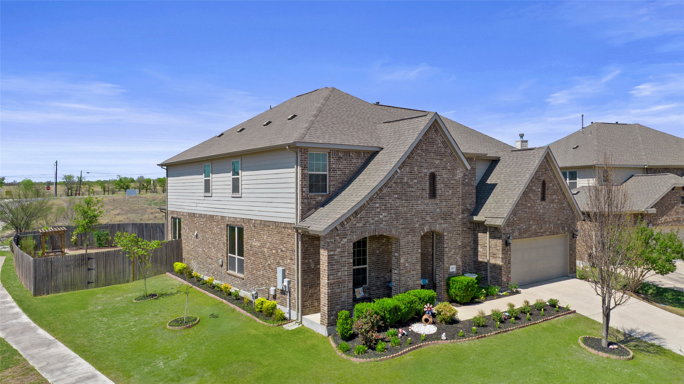 109 Wake Grv — photo
