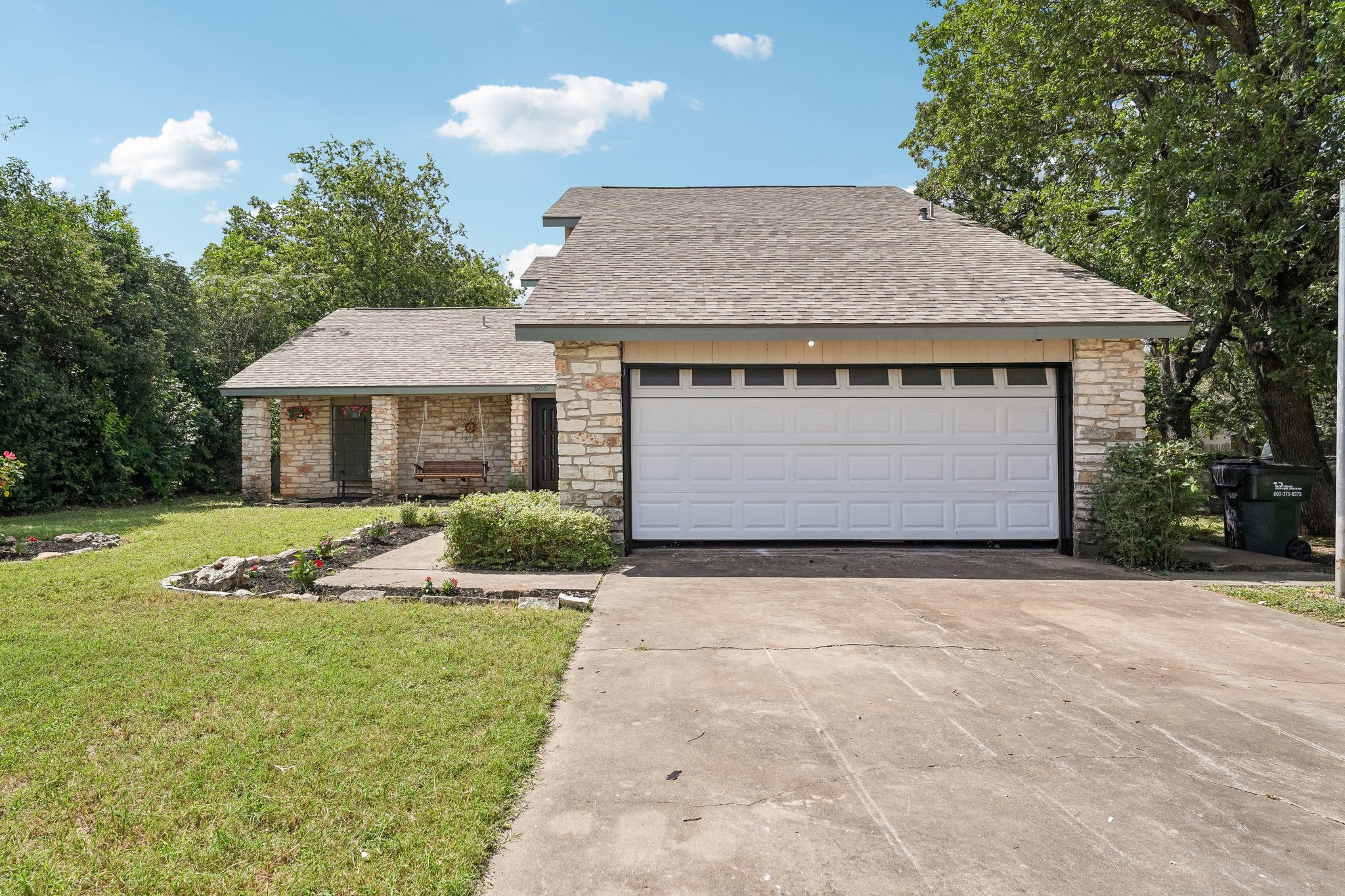1100 Riverbend Dr — photo