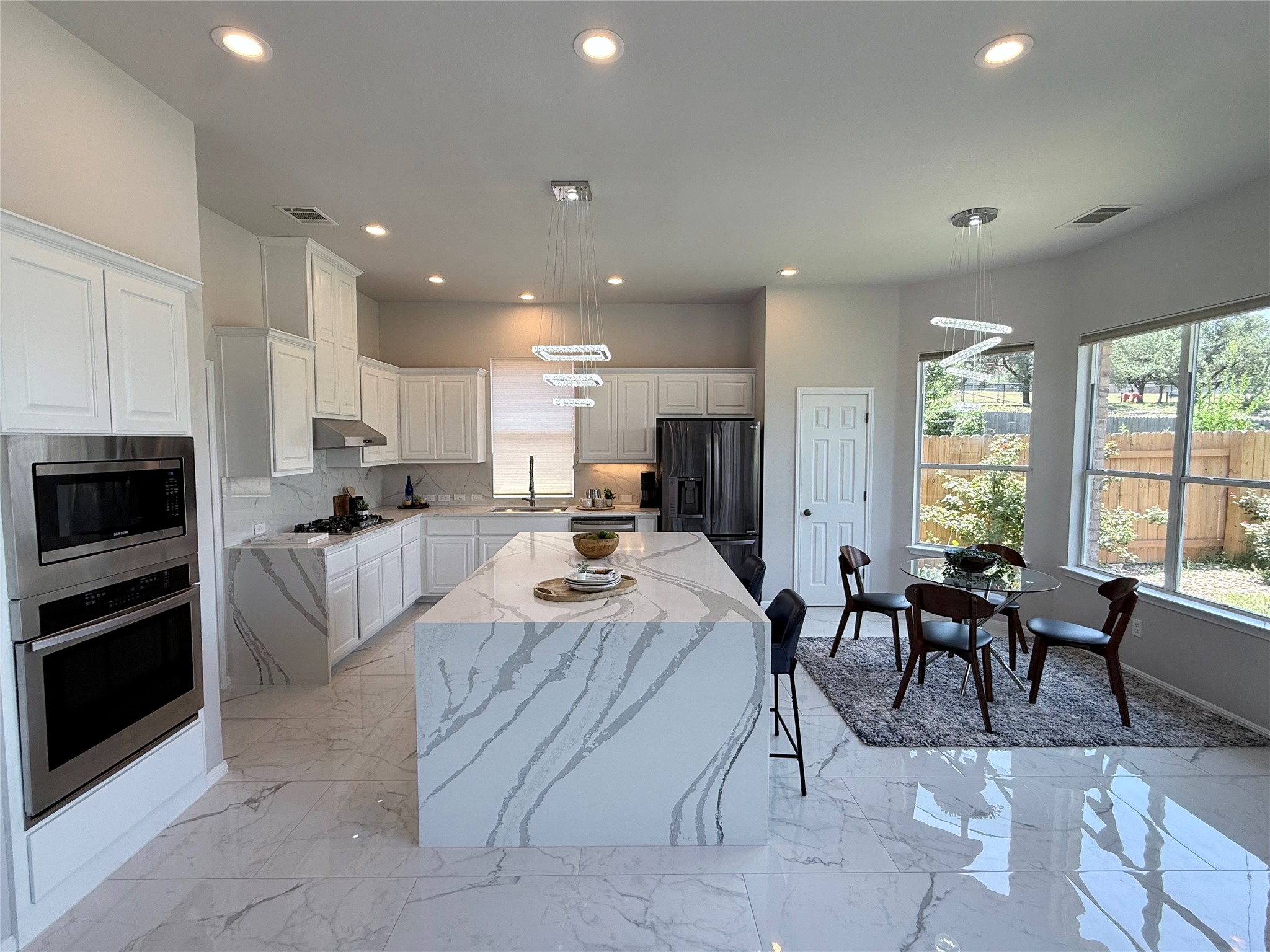 12629 Lee Park Ln — photo