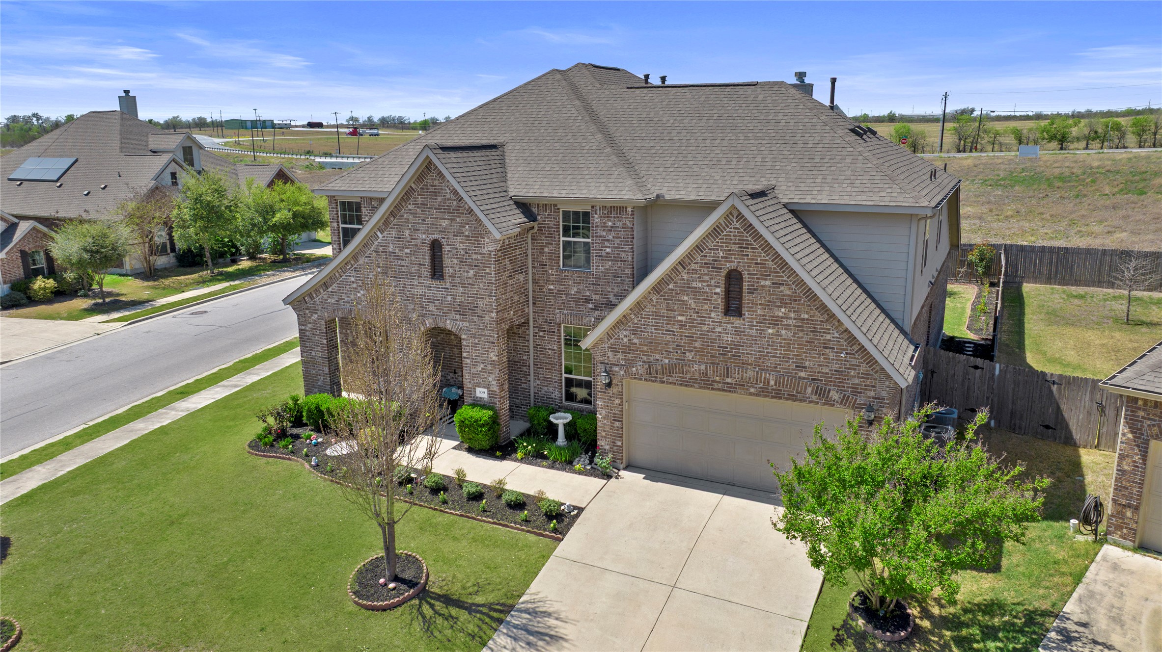 109 Wake Grv — photo