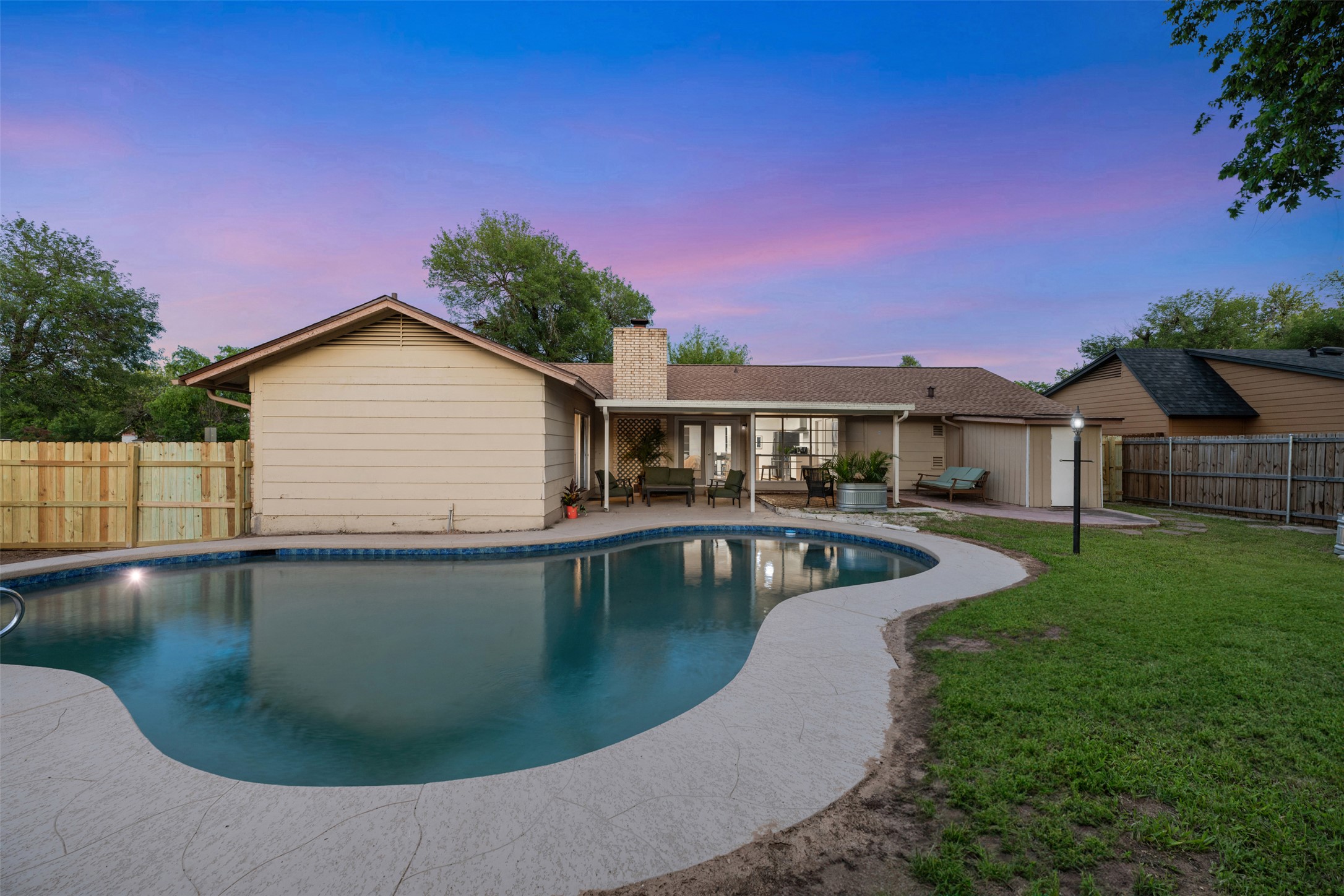 9910 Faylin Dr — photo