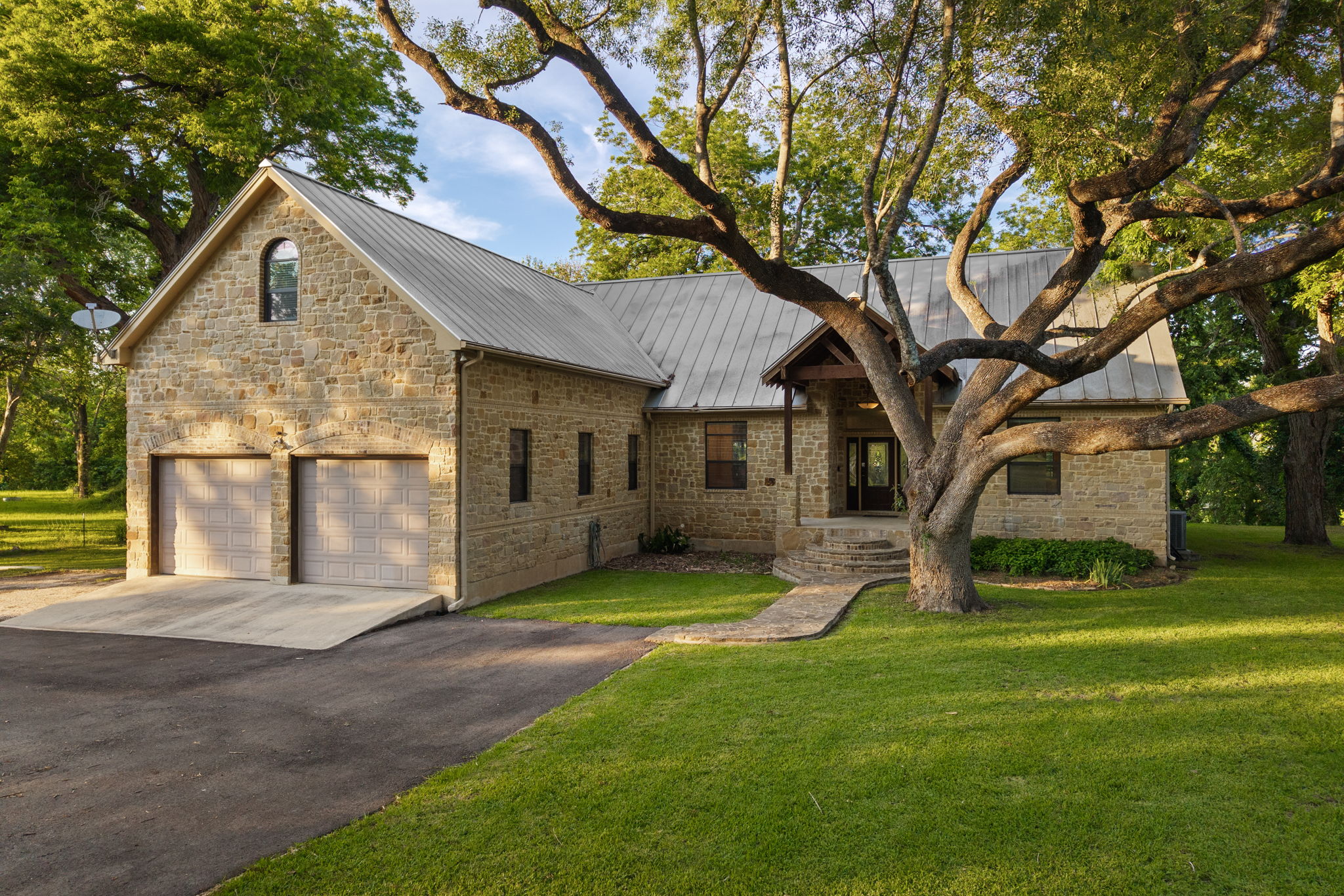 302 Guadalupe River Dr — photo
