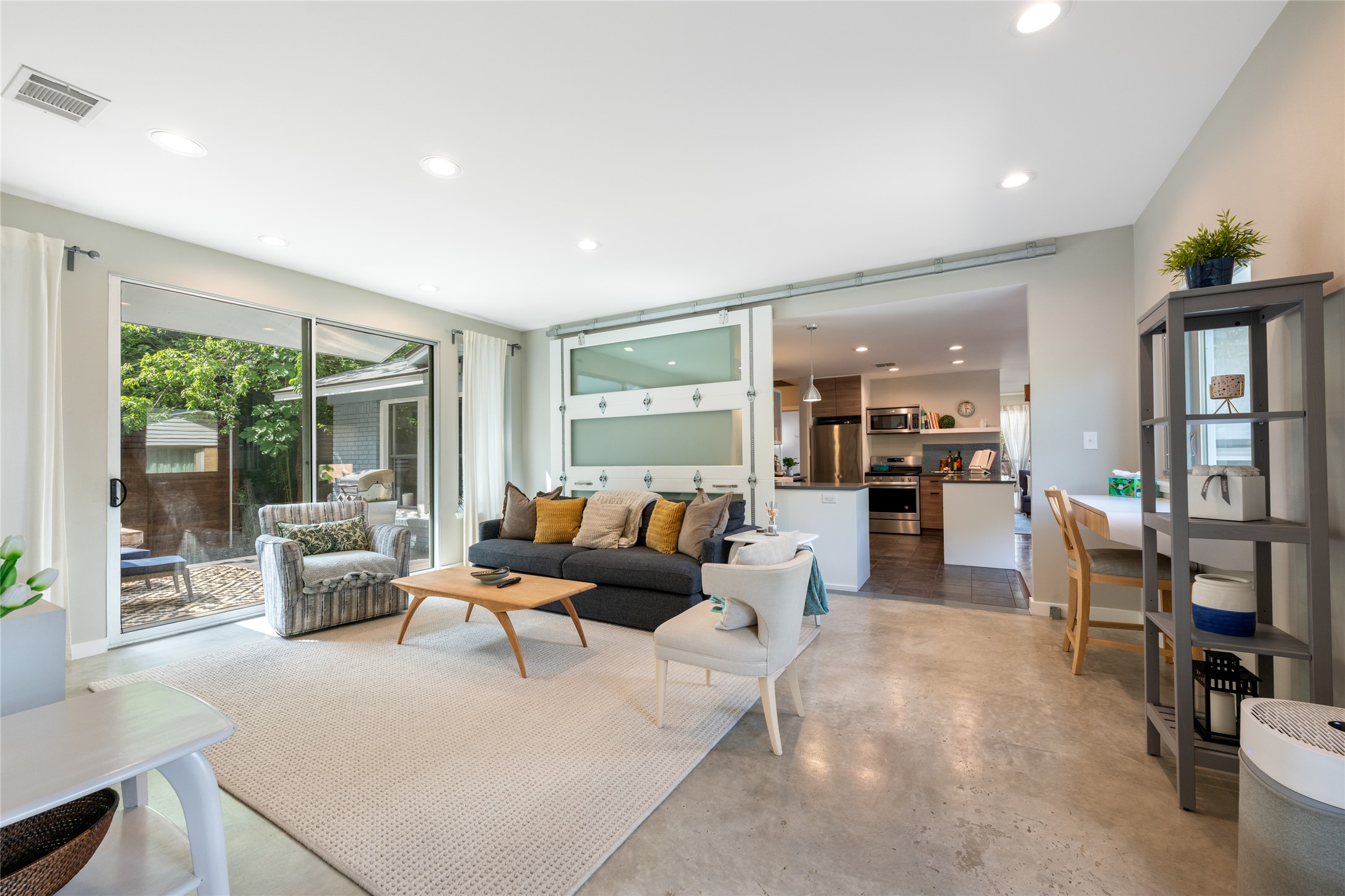 1404 Justin Ln 1 — photo