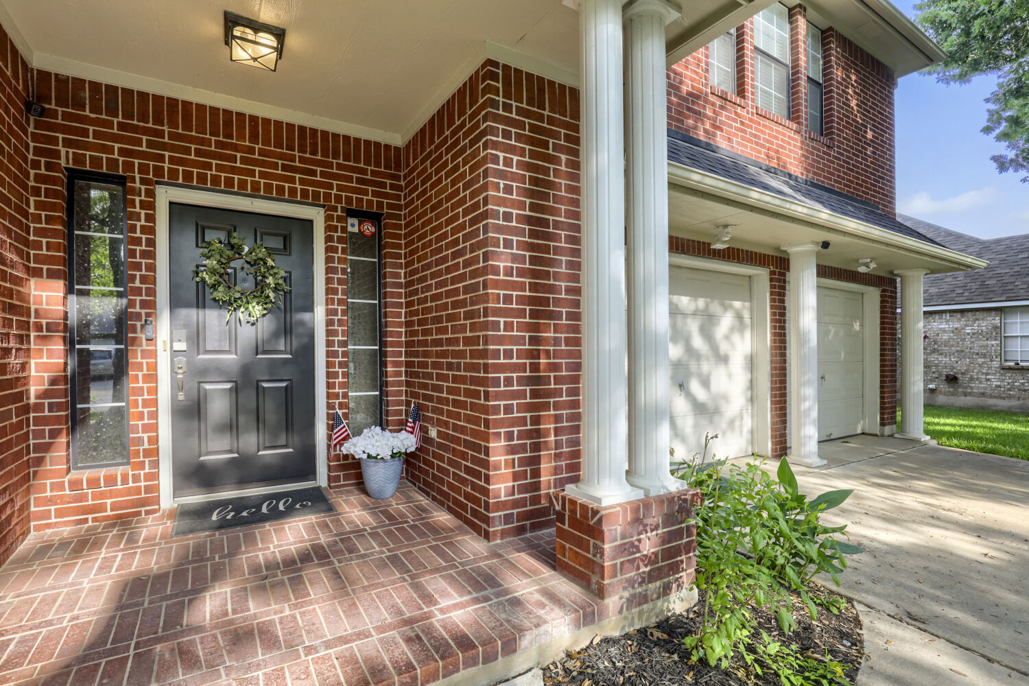 410 Thunderbay Dr — photo