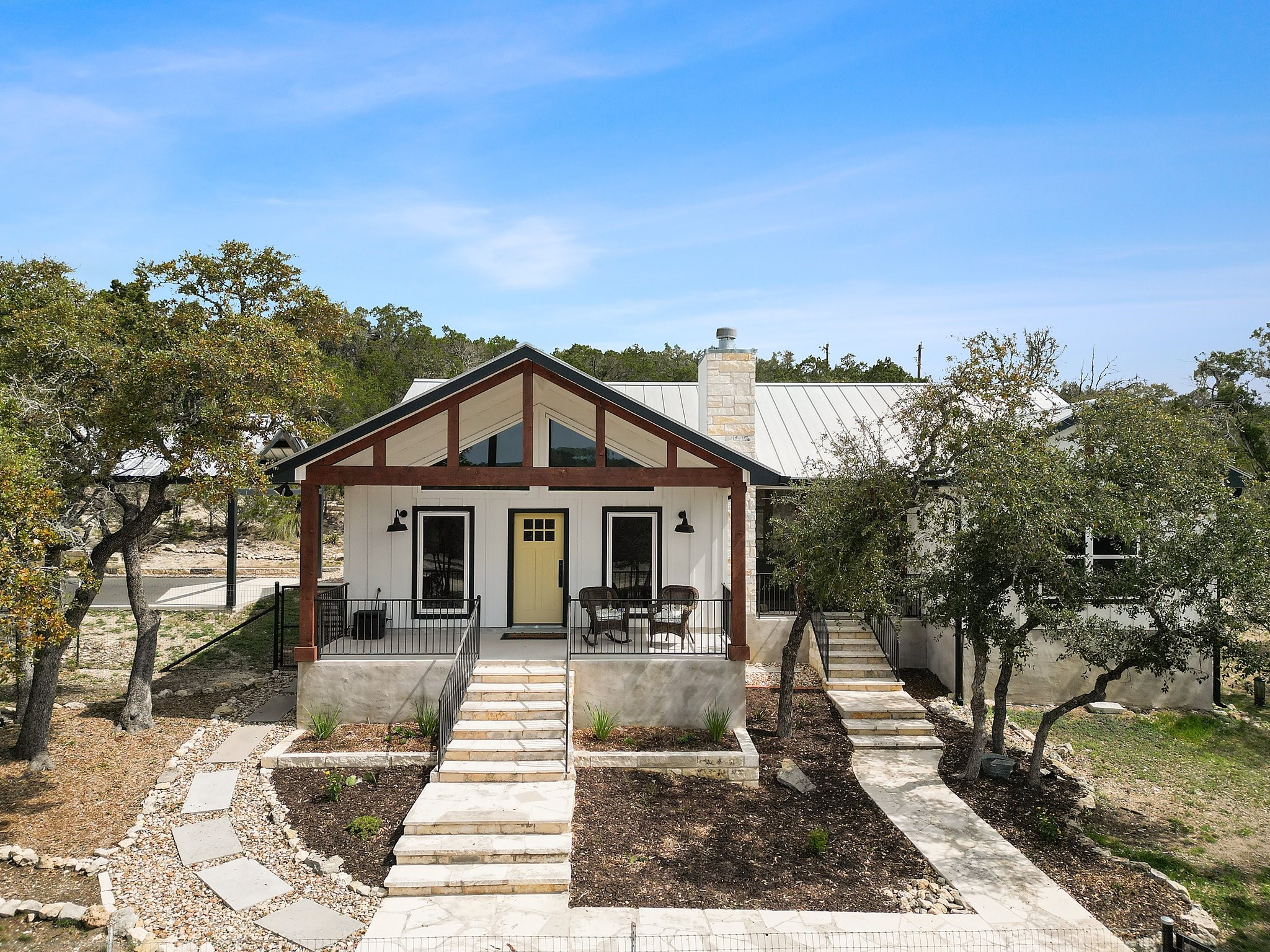 631 Lakeside Dr — photo