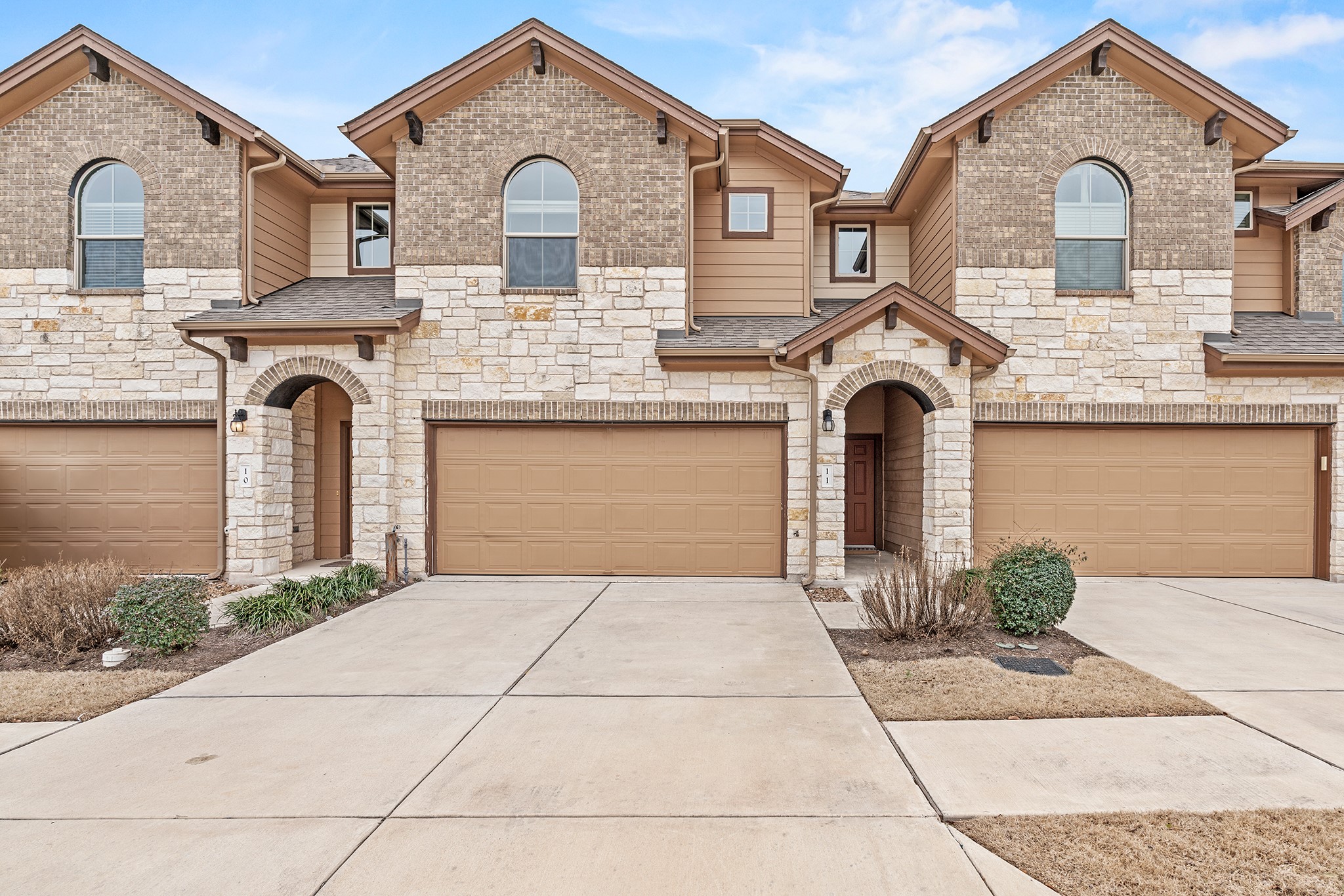 1001 Zodiac Ln 11 — photo