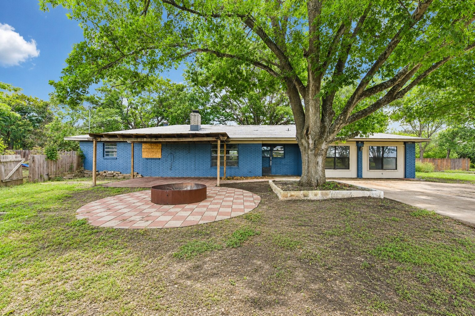 1111 Silent Valley Rd — photo