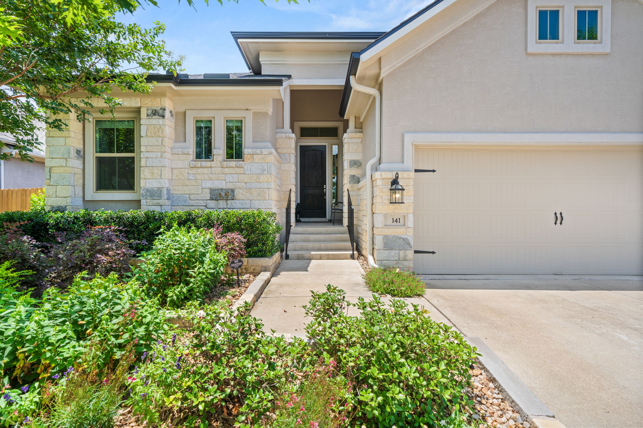 141 Falabella Trl — photo