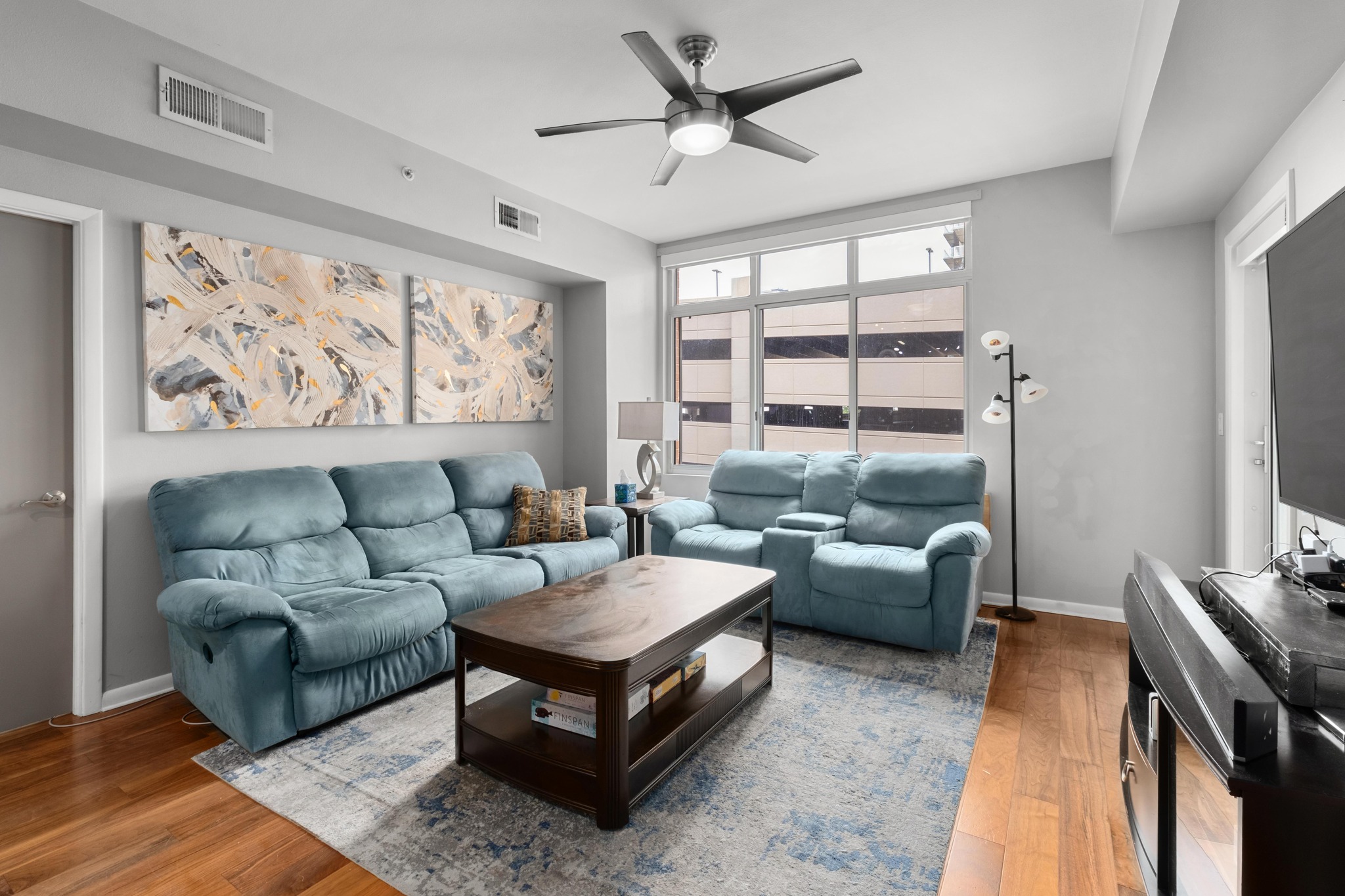 54 Rainey St 609 — photo