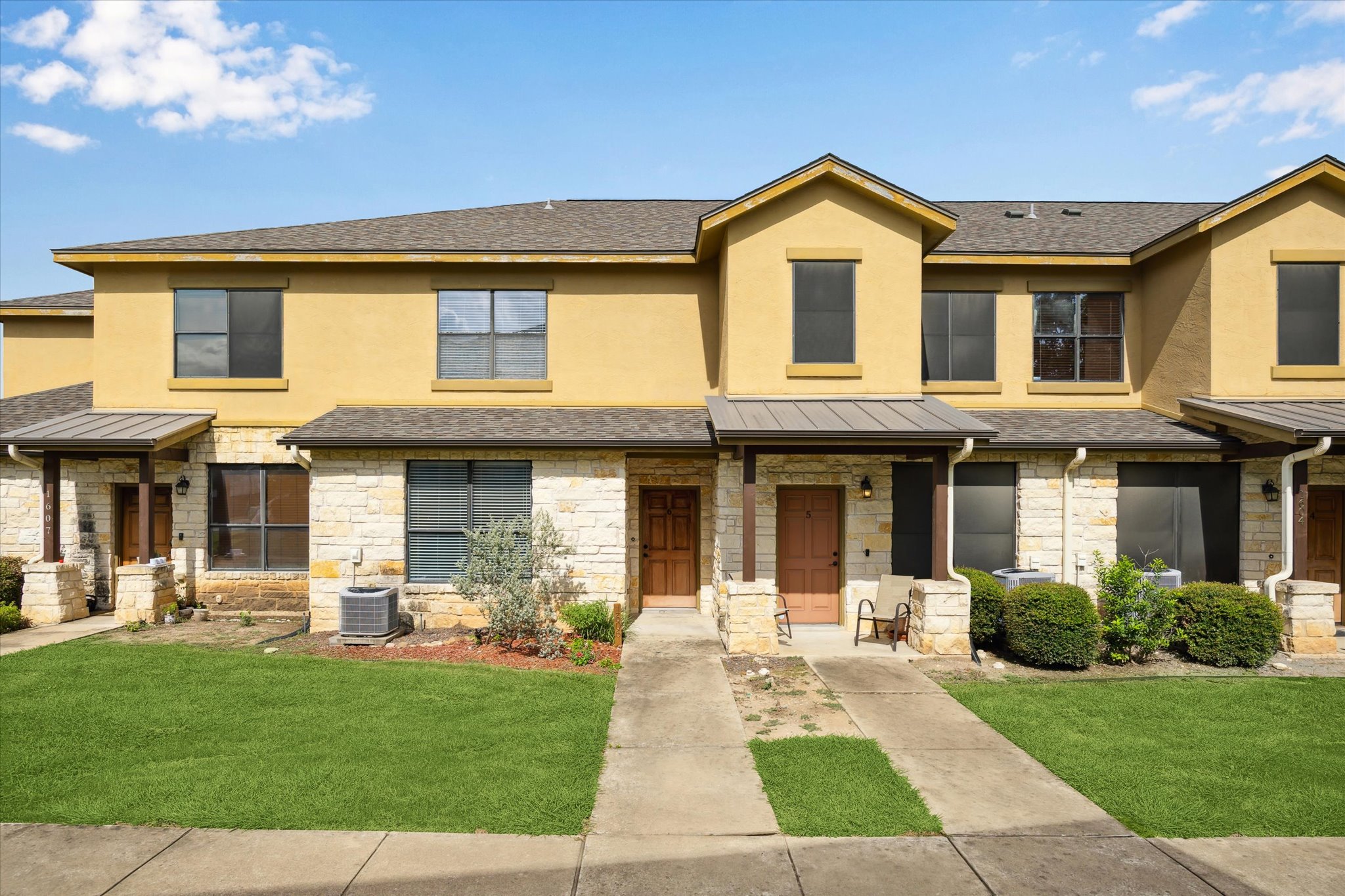 2101 Town Centre Dr 1606 — photo