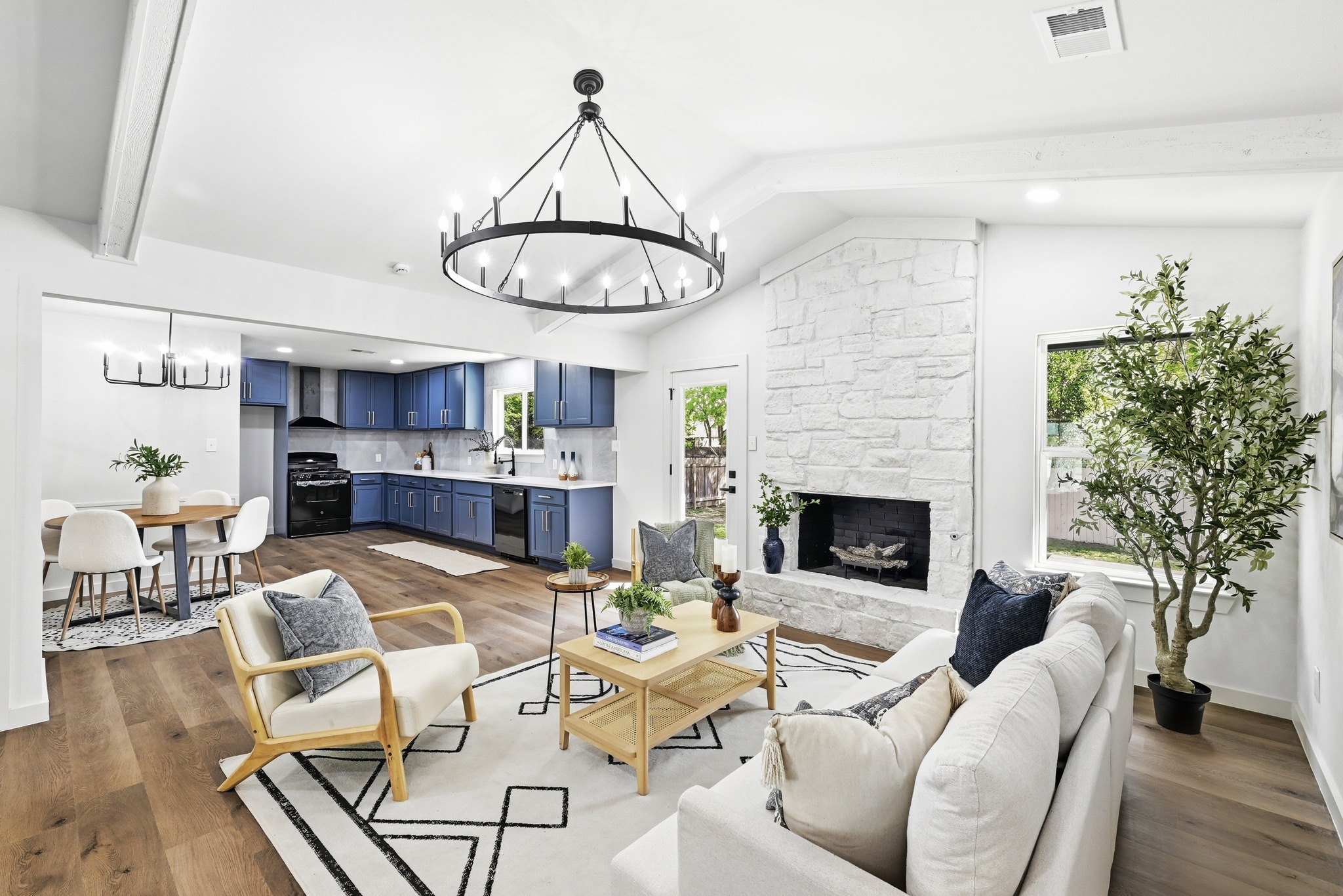 9801 Oak Hollow Dr — photo