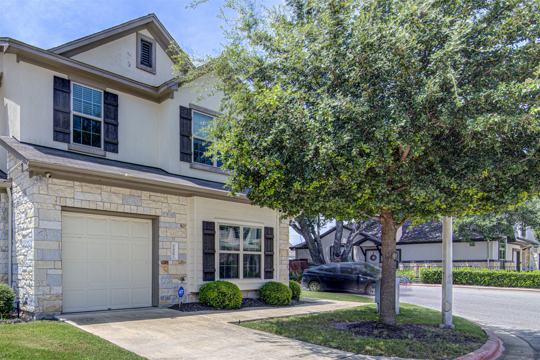 1407 Airedale Rd 1104 — photo