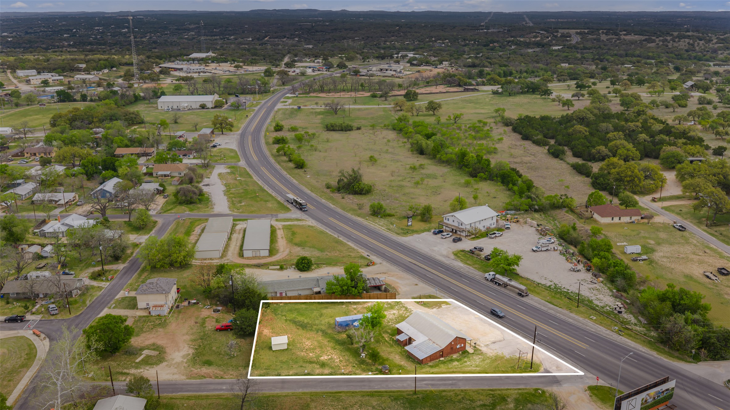 201 N US Highway 281 — photo