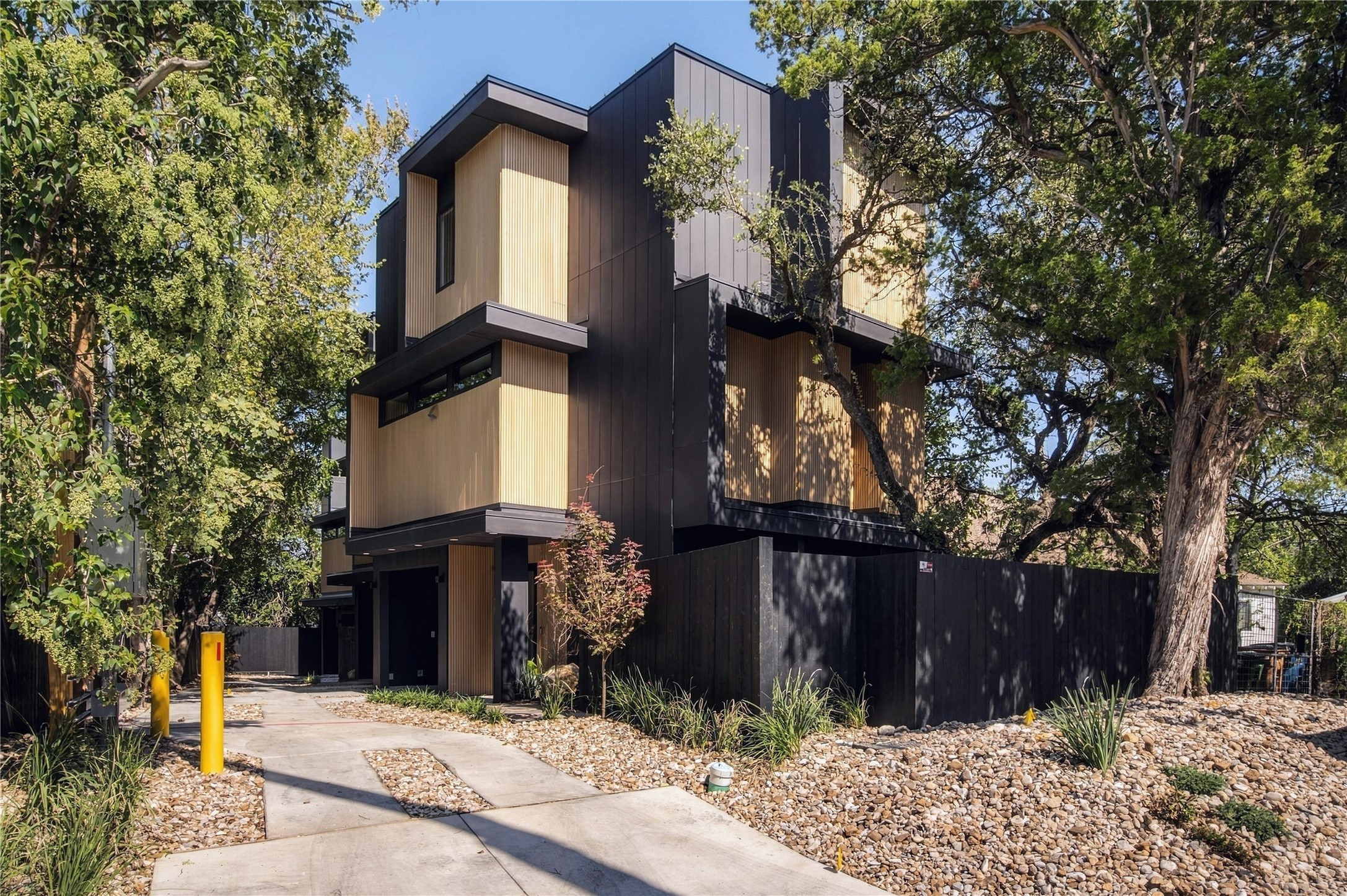 1002 W Johanna St Unit 1 — photo