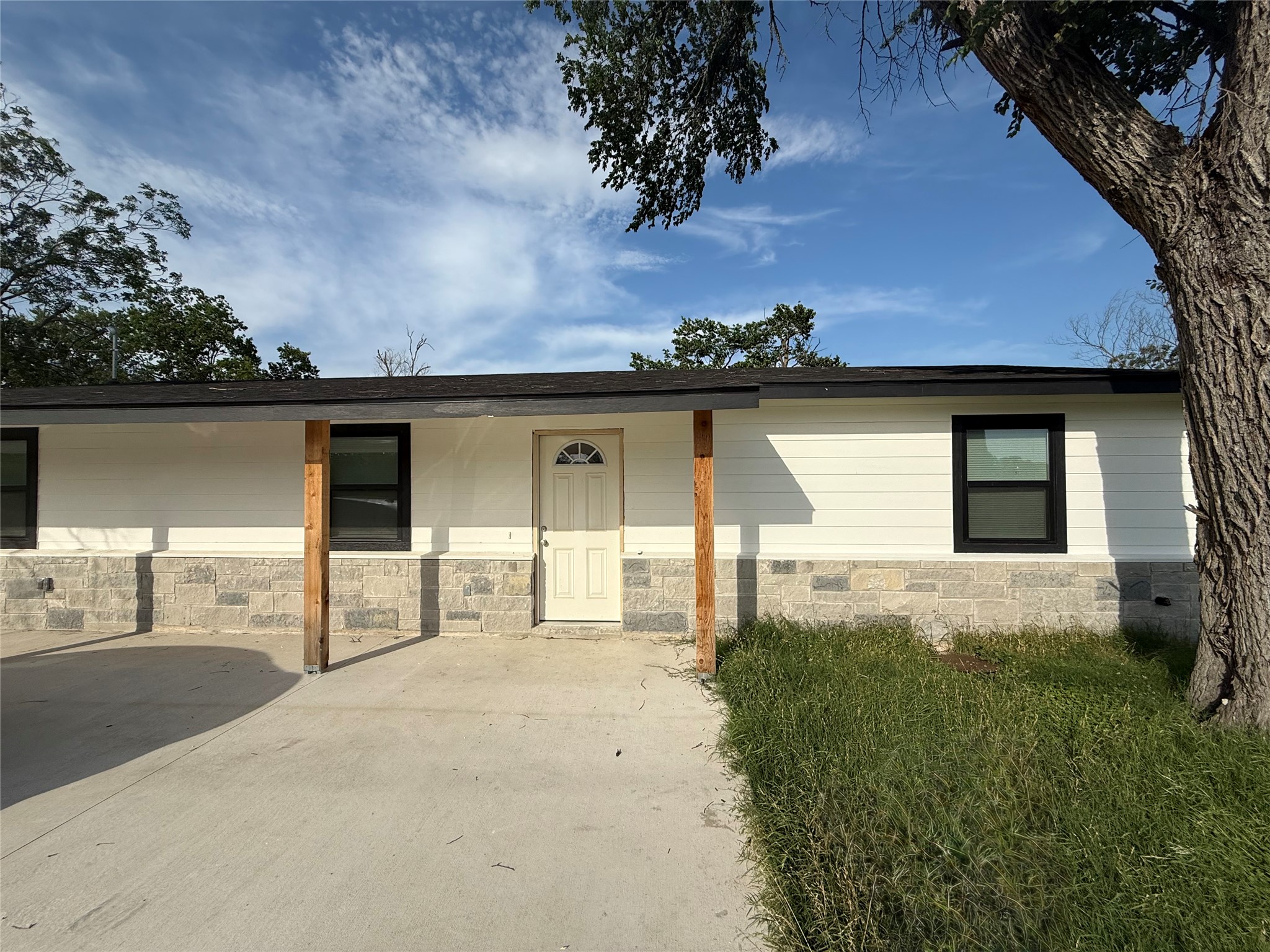 800 Old Thorndale Rd — photo