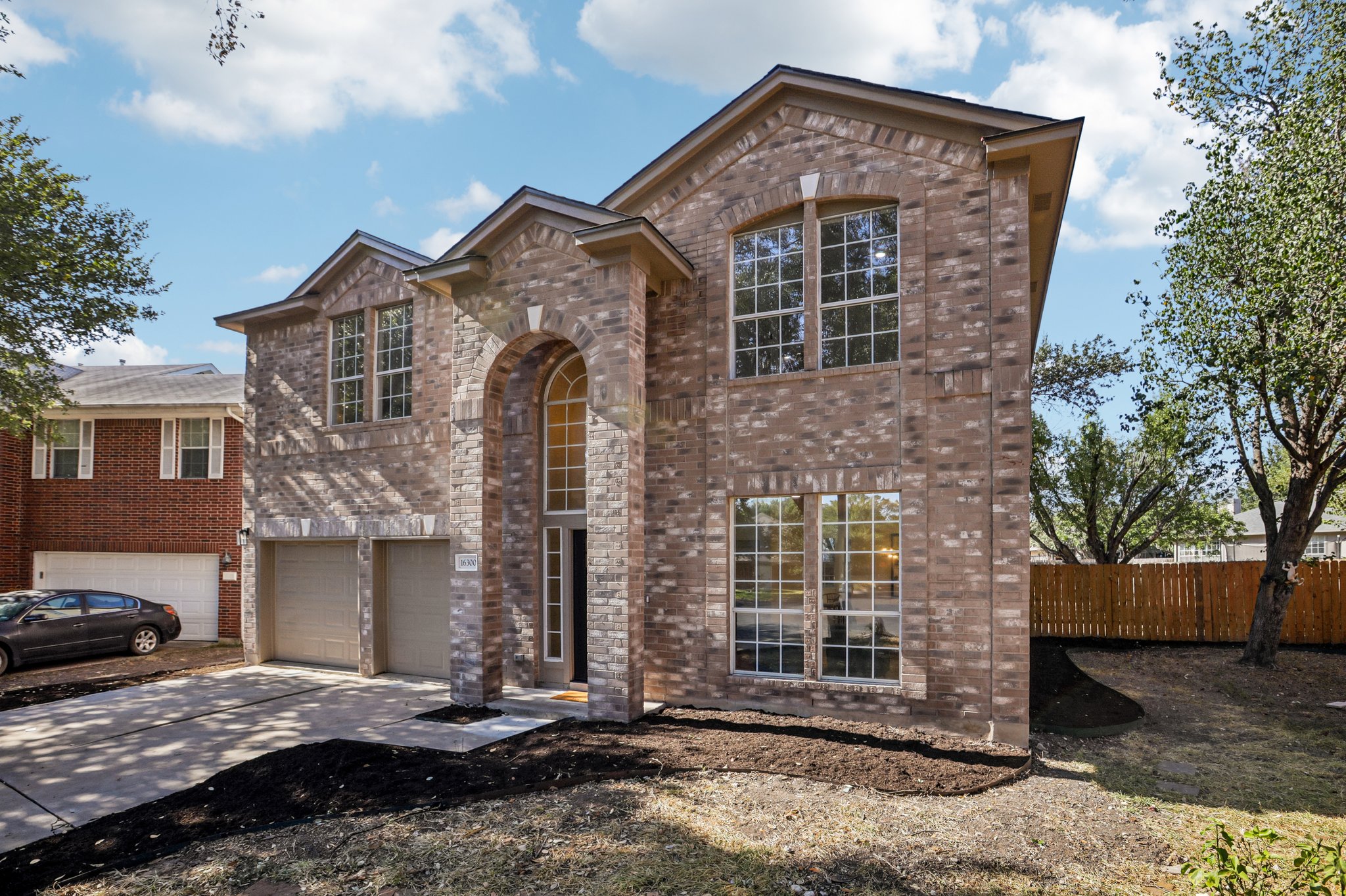16300 Suzi CV — photo