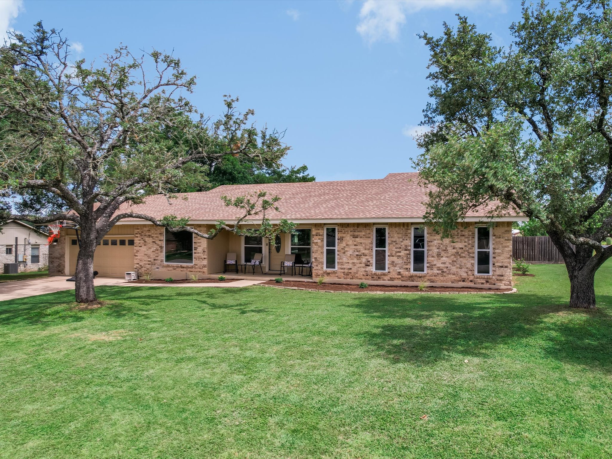 1433 Windcrest Dr — photo