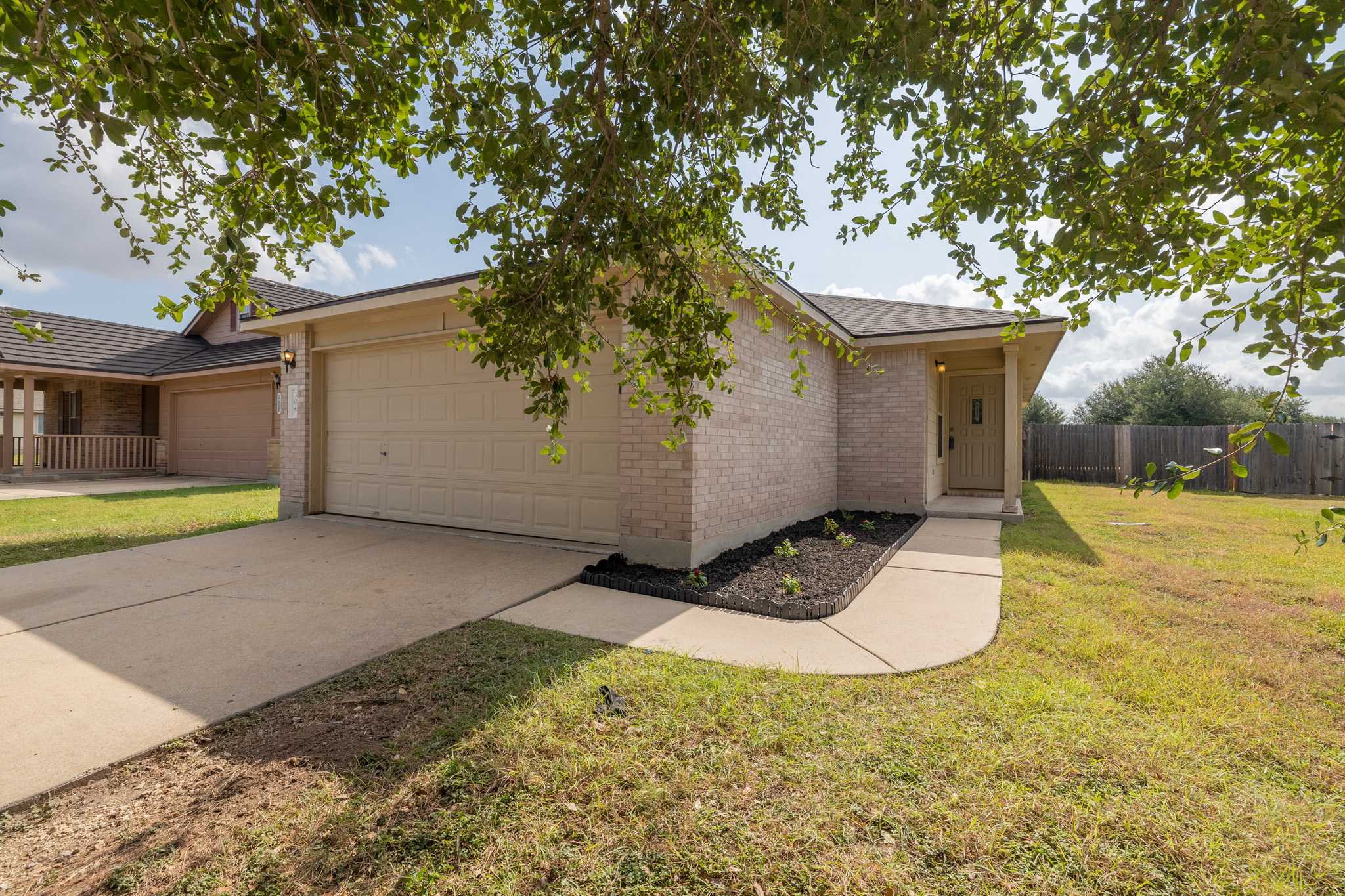 306 Quail Hollow Dr — photo