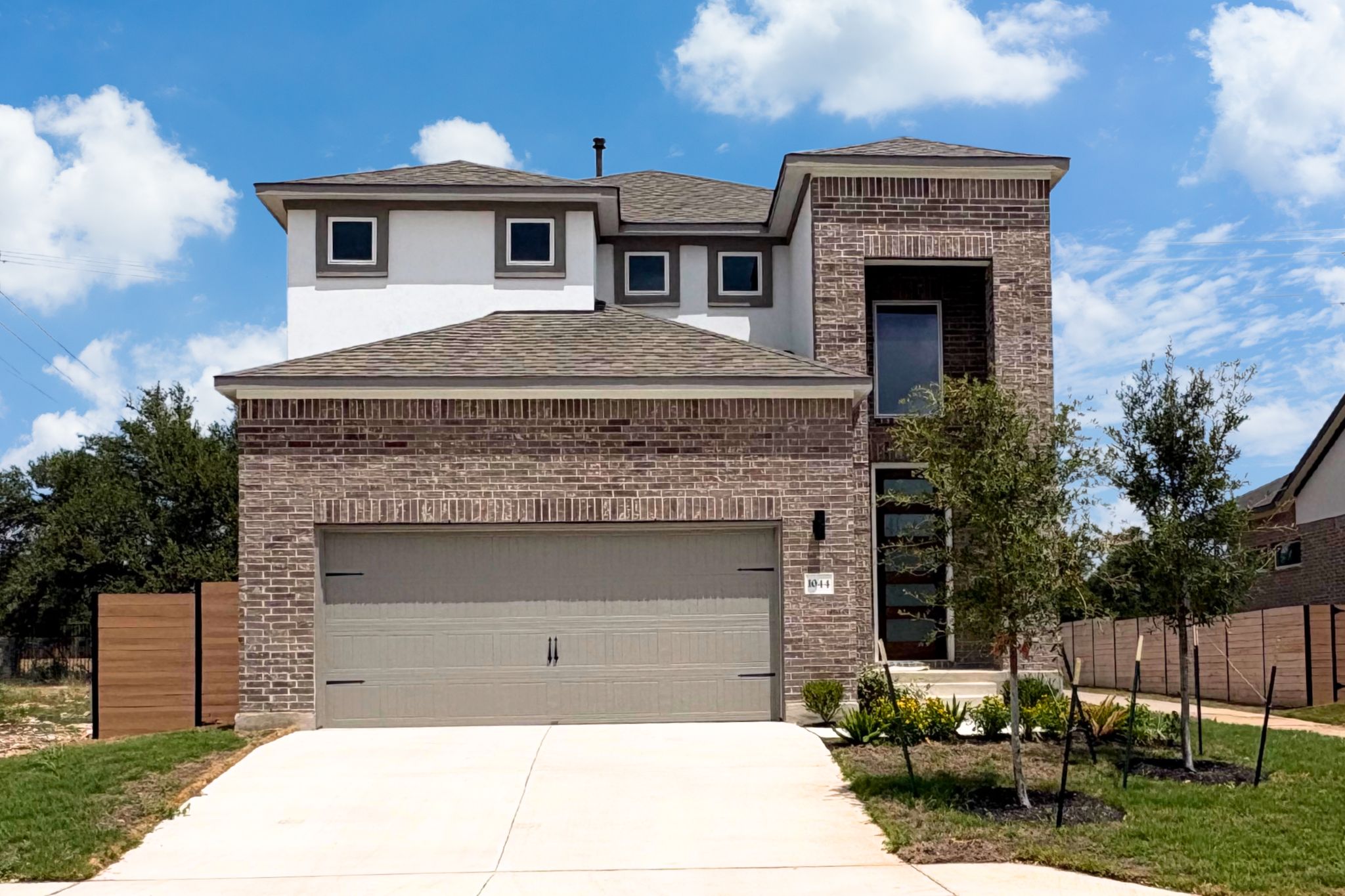 1044 Stonehill Dr — photo