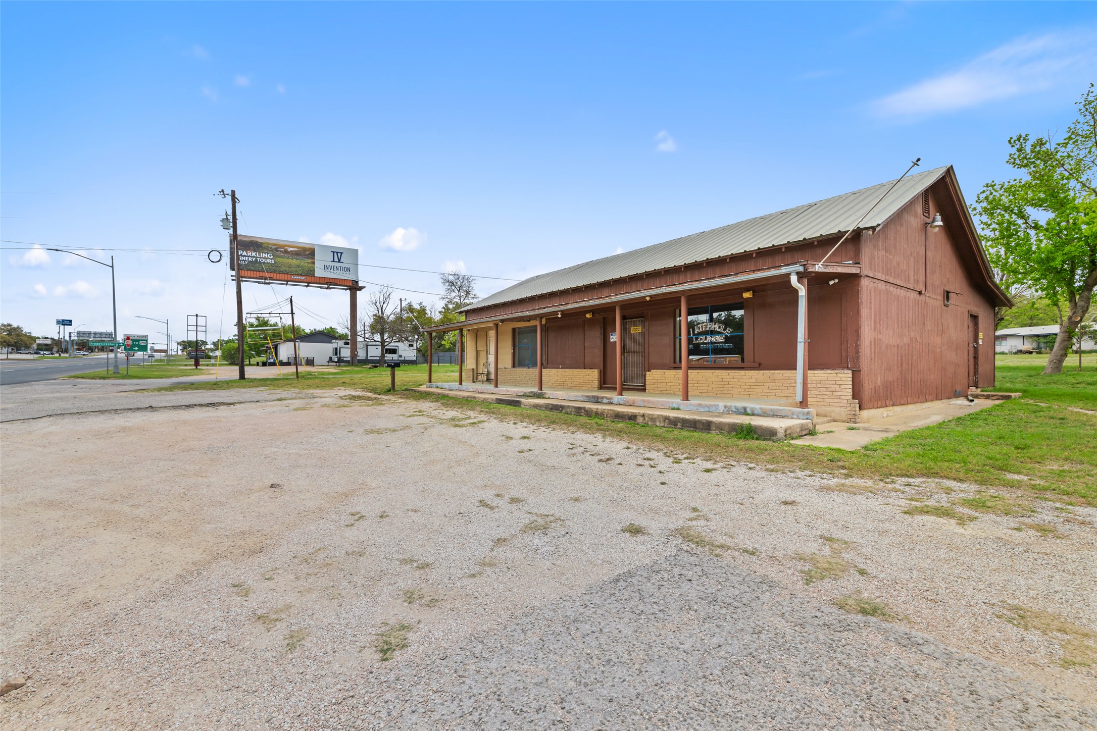 201 N US Highway 281 — photo