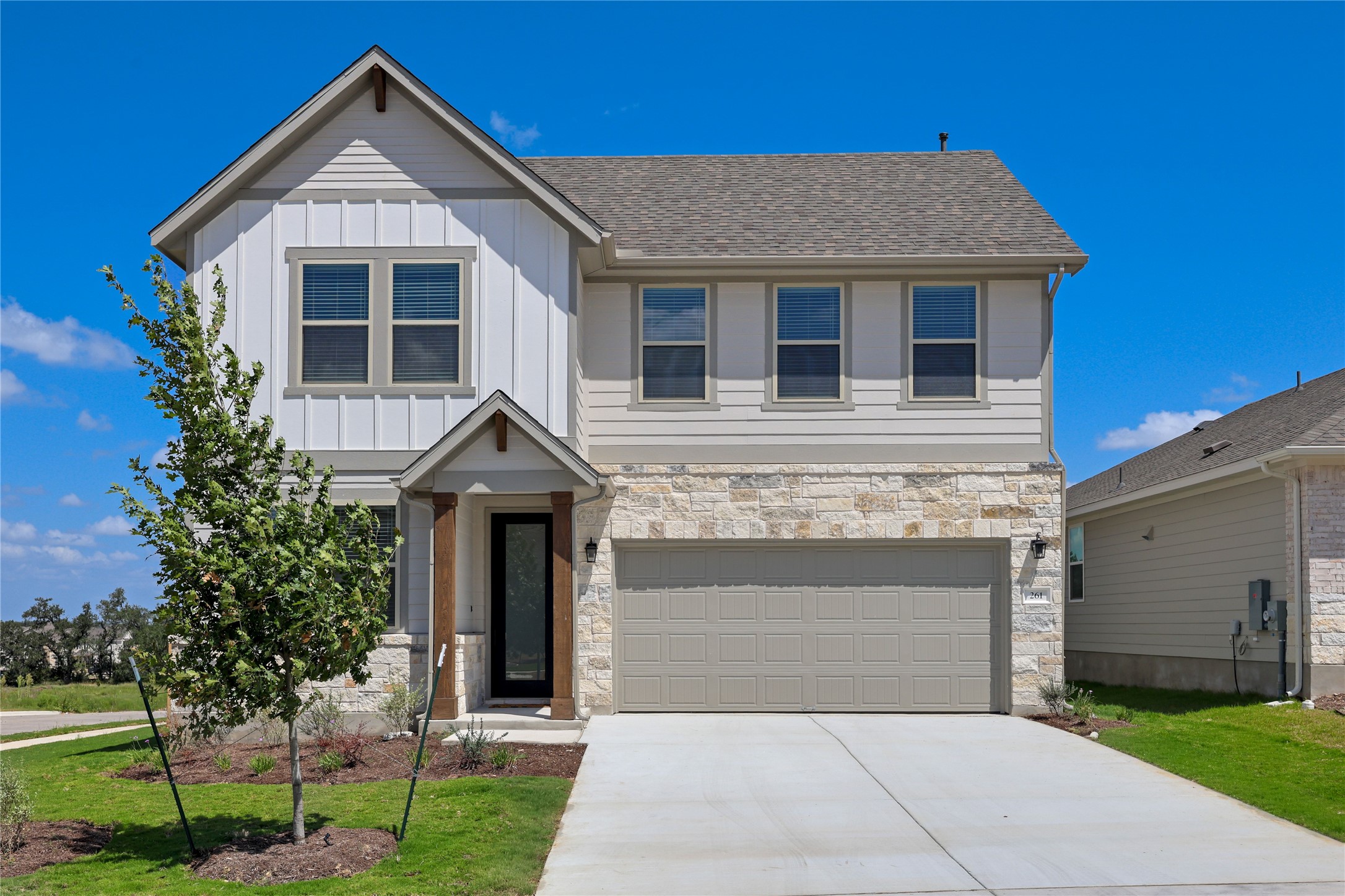 261 Crater Lake Dr — photo