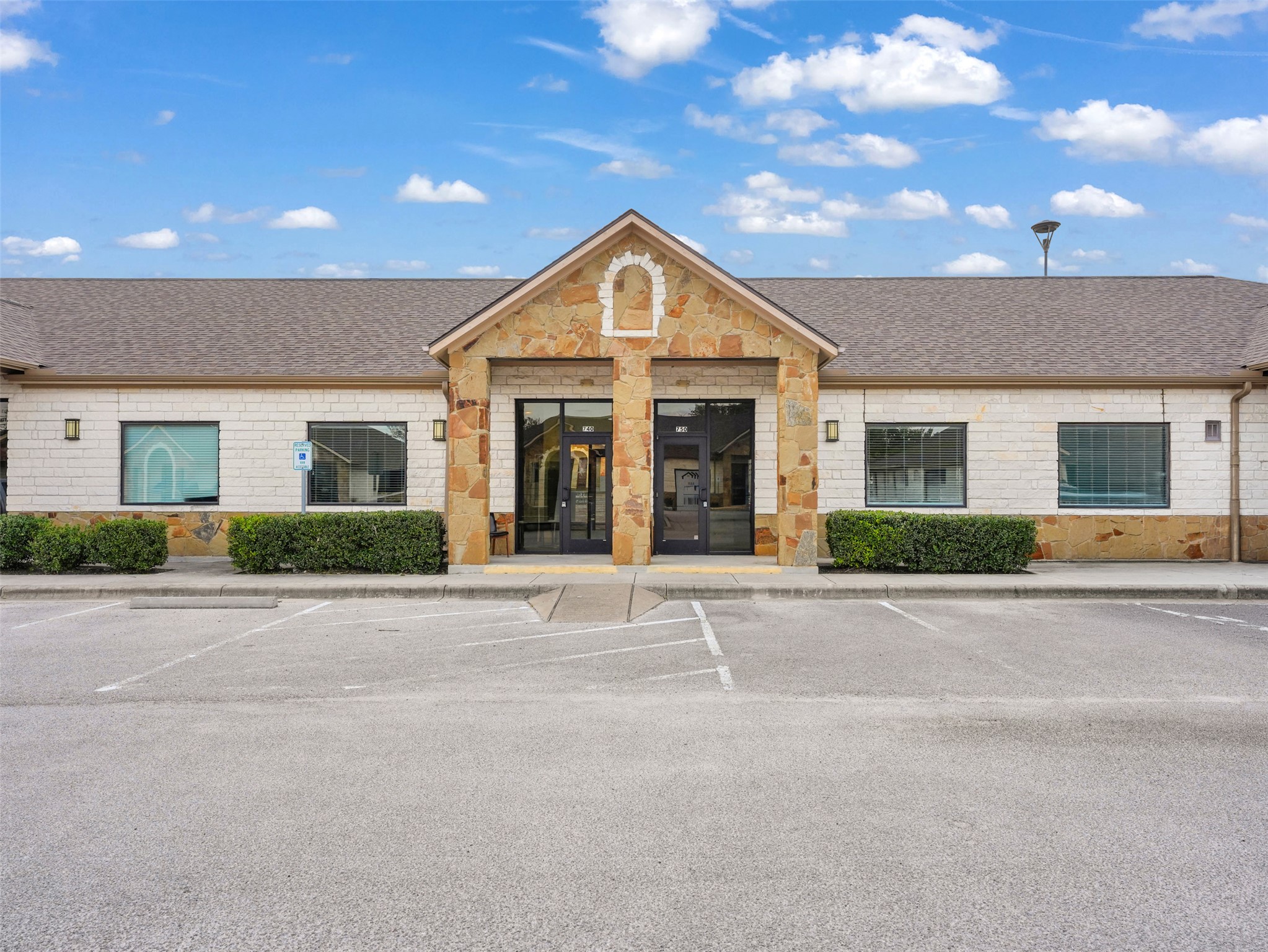 2911 S a.W. Grimes Blvd 750 — photo