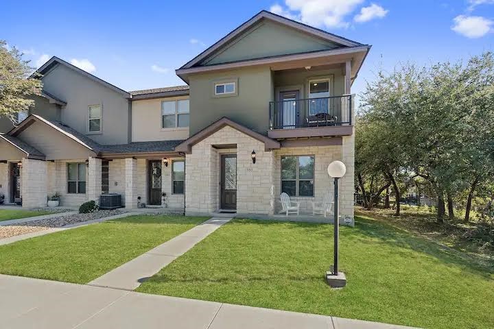 585 Demarett Dr — photo