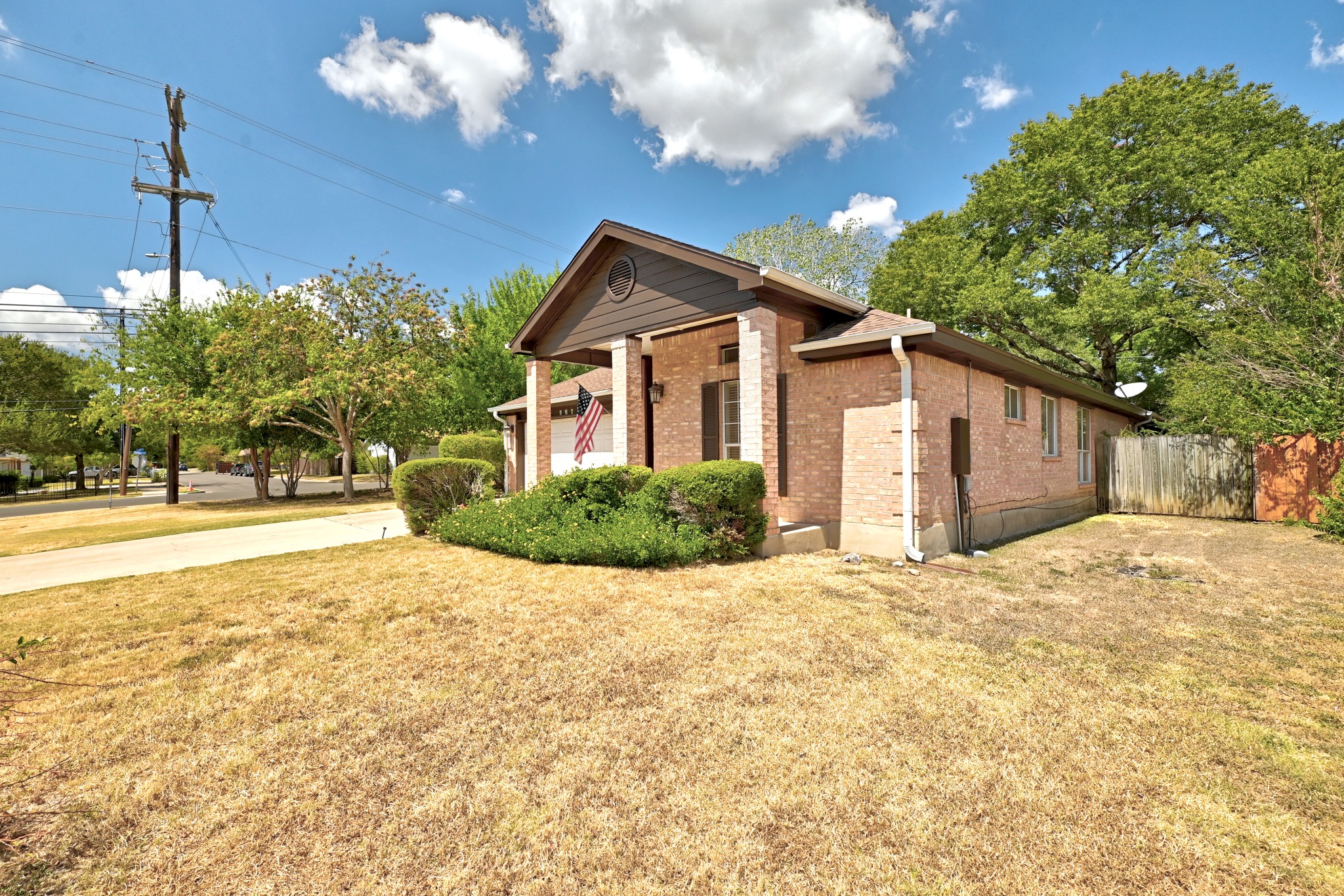 1701 E 19th Street, Georgetown, TX 78626 — photo 2