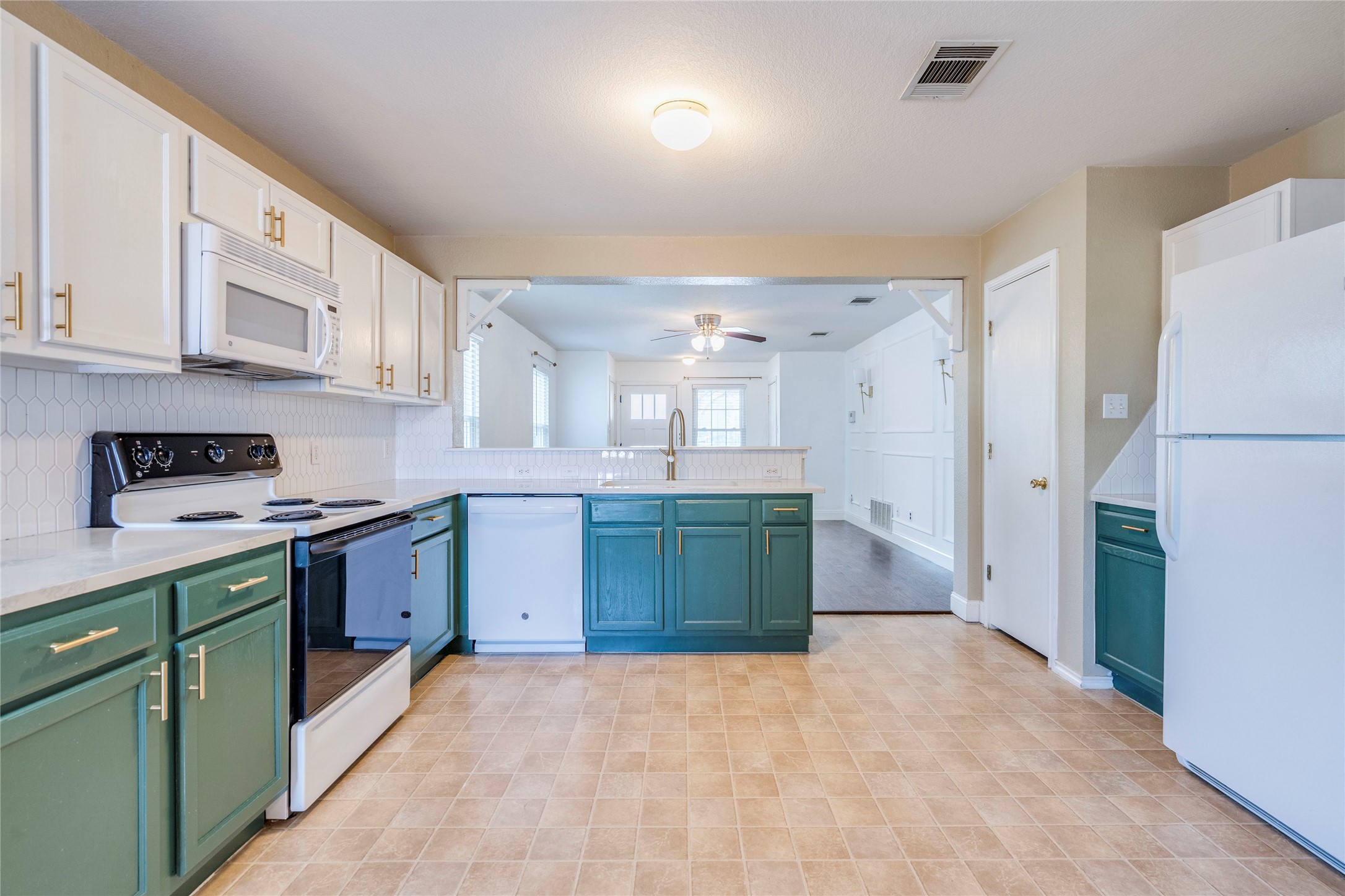 12824 Saint Mary Dr — photo
